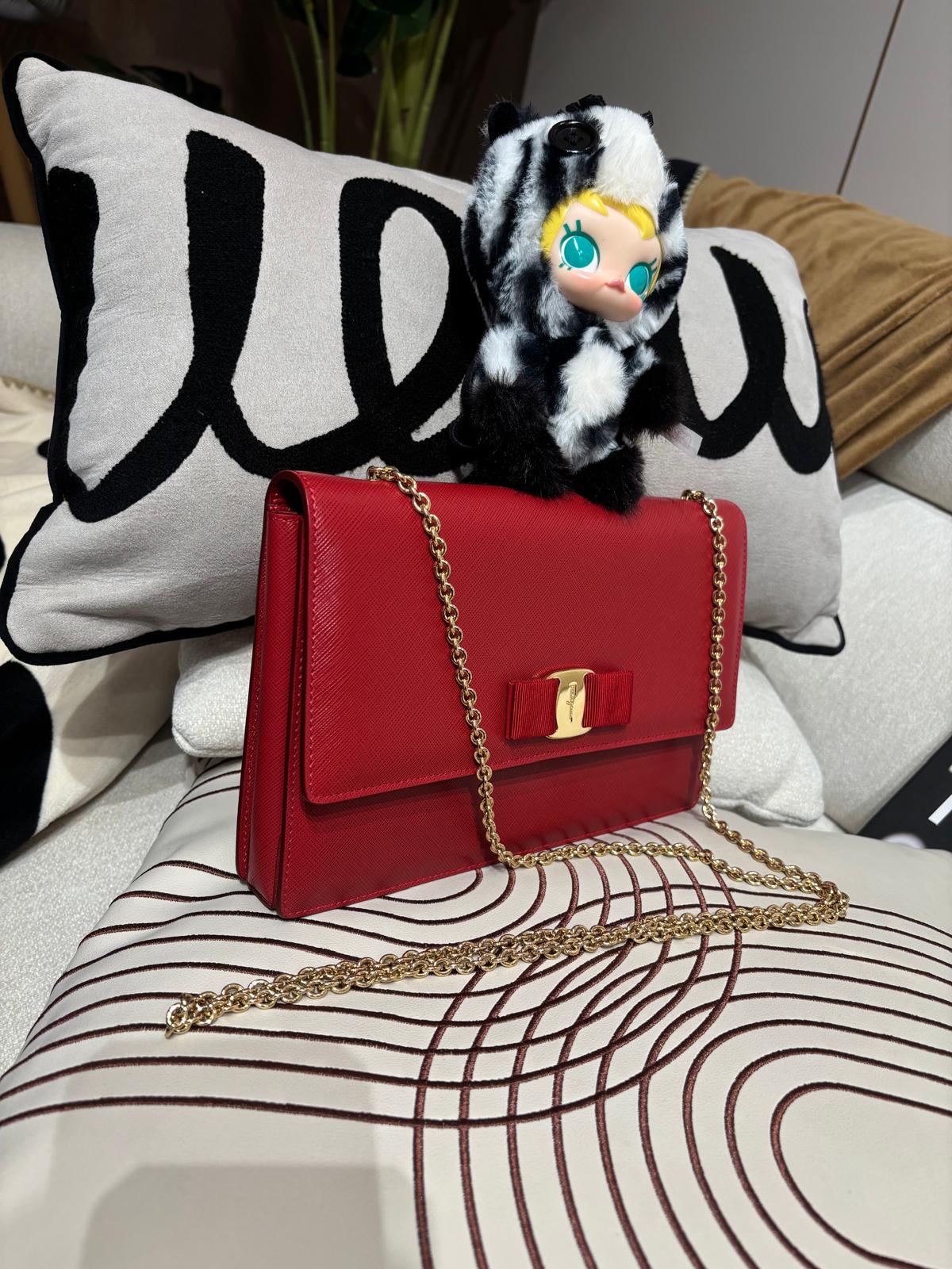 Salvatore Ferragamo Saffiano Leather Chain Shoulder Bag 紅色十字紋皮革 100%Authentic ,95%New