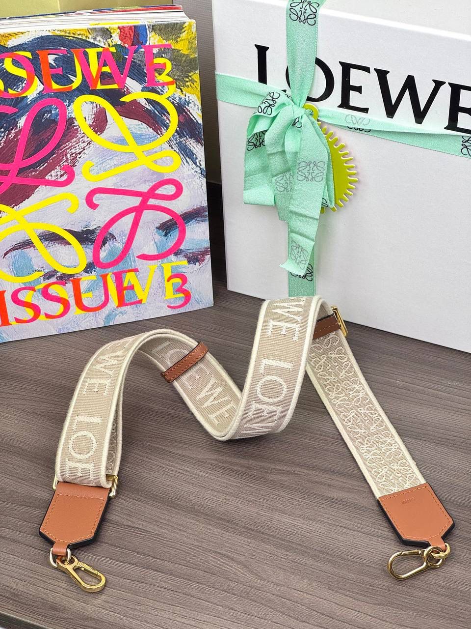 𝐀𝐧𝐚𝐠𝐫𝐚𝐦 刺绣肩带「棕色/金扣」 👈 全新升级上线♻️ 尺寸:𝟗𝟗-𝟒𝐜𝐦（长度可调节） 编码：182323