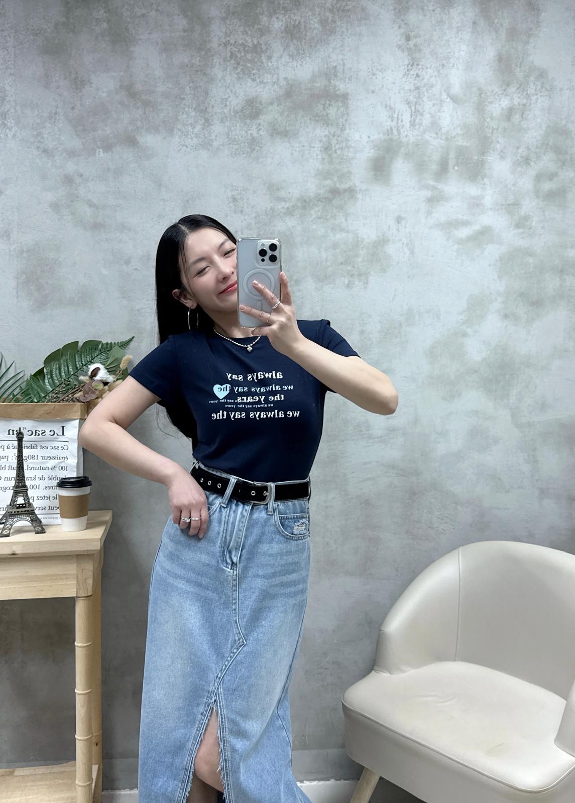 D13 細英文字短Tee