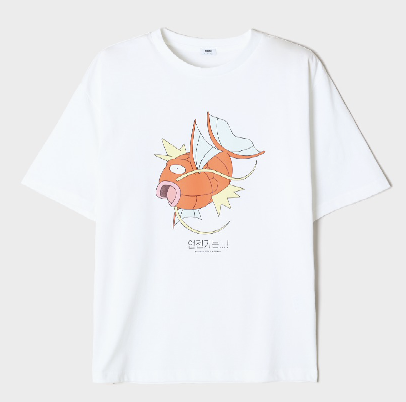 《Pre-Order》White Tee｜SPAO X Pokemon 鯉魚王 (26103-P）