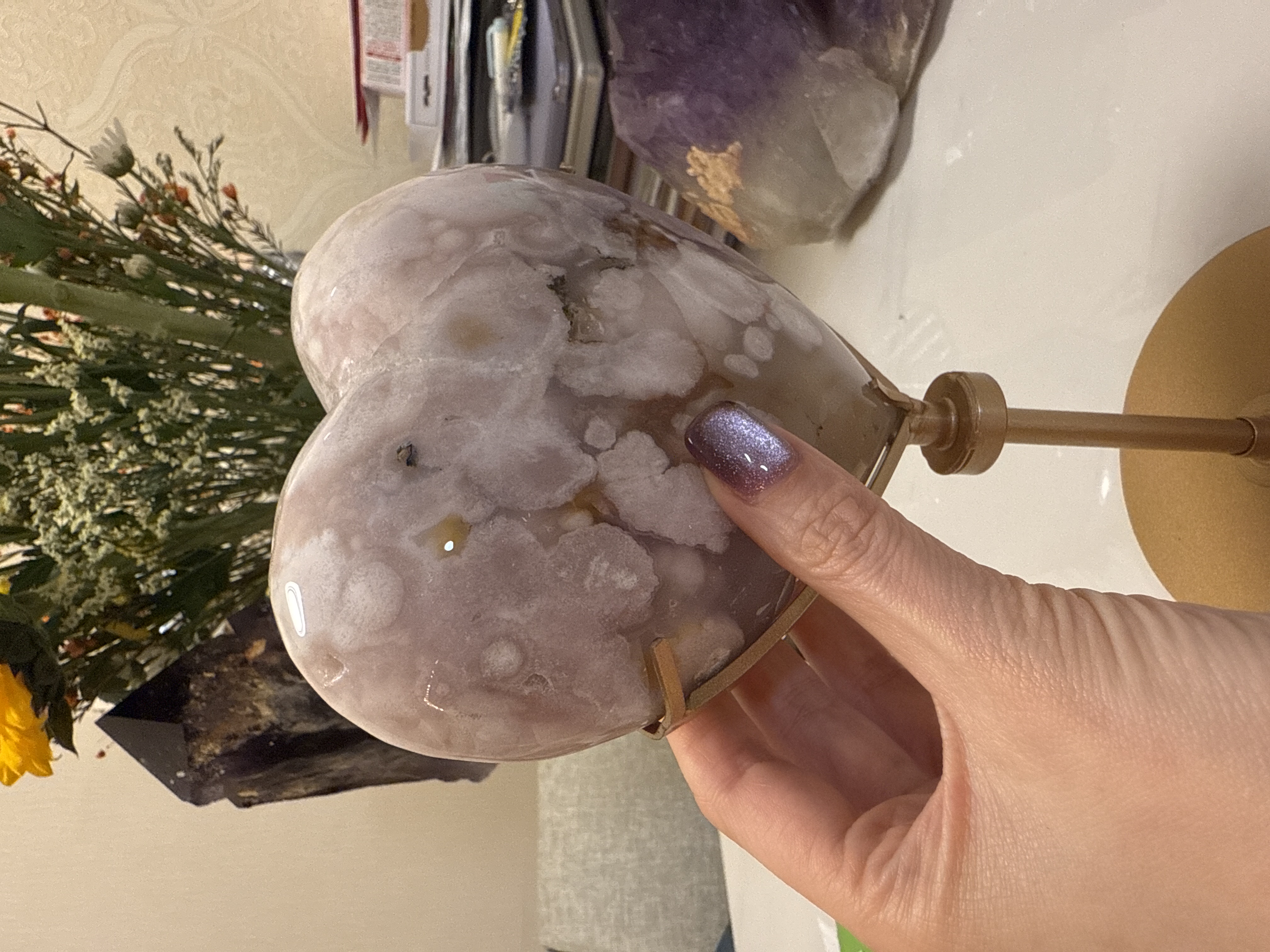 粉紫晶瑪瑙心形擺設（連架）Heart-shaped crystal on a gold stand