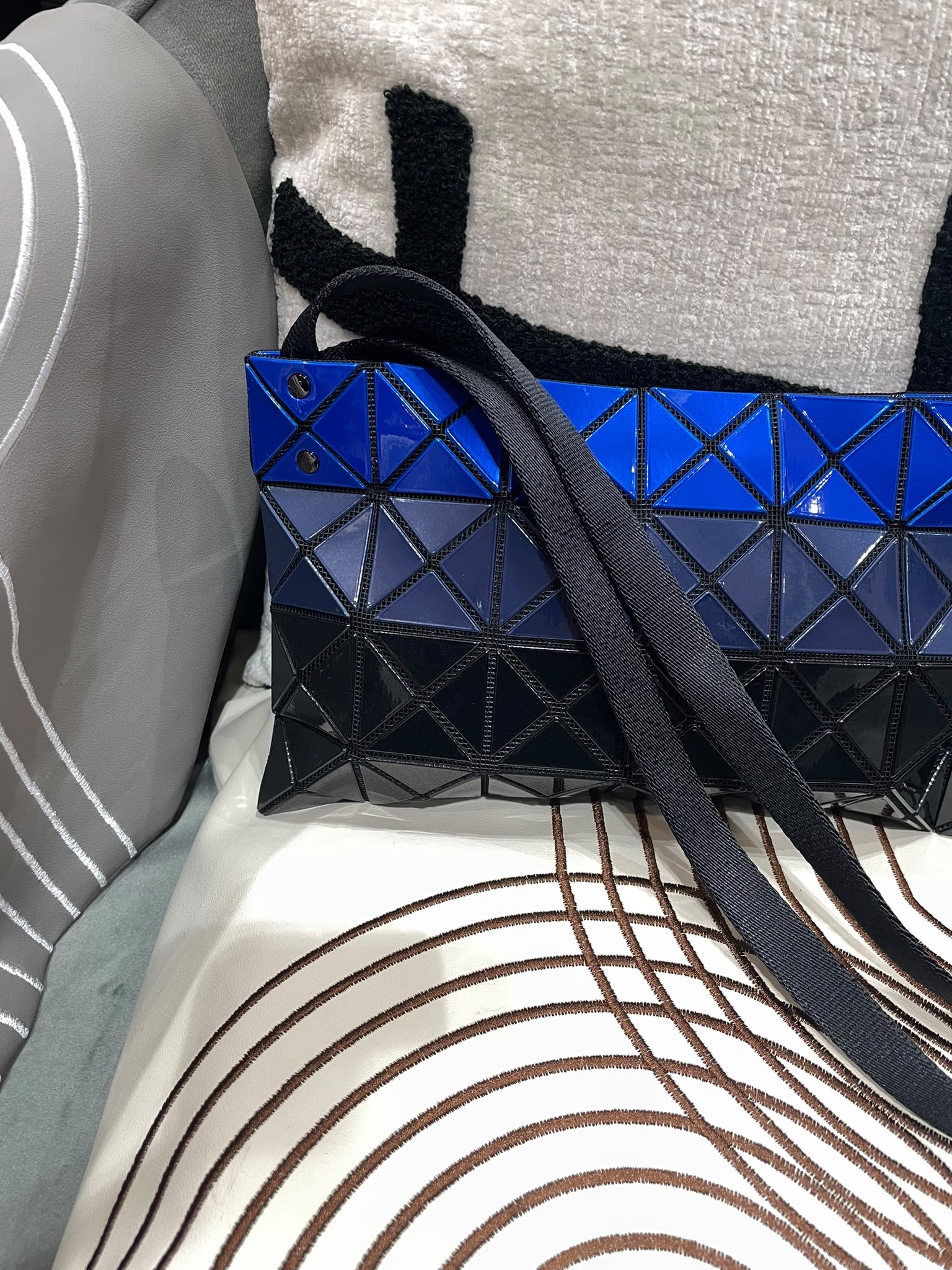 Issey miyake BaoBao crossbody Bag  100%Authentic,98%new