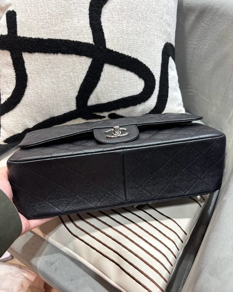 Chanel classic flap jumbo A58600 cf30 黑色荔枝牛皮銀扣，100%Authentic, 95%new ✅18card✅dust bag ✅box  