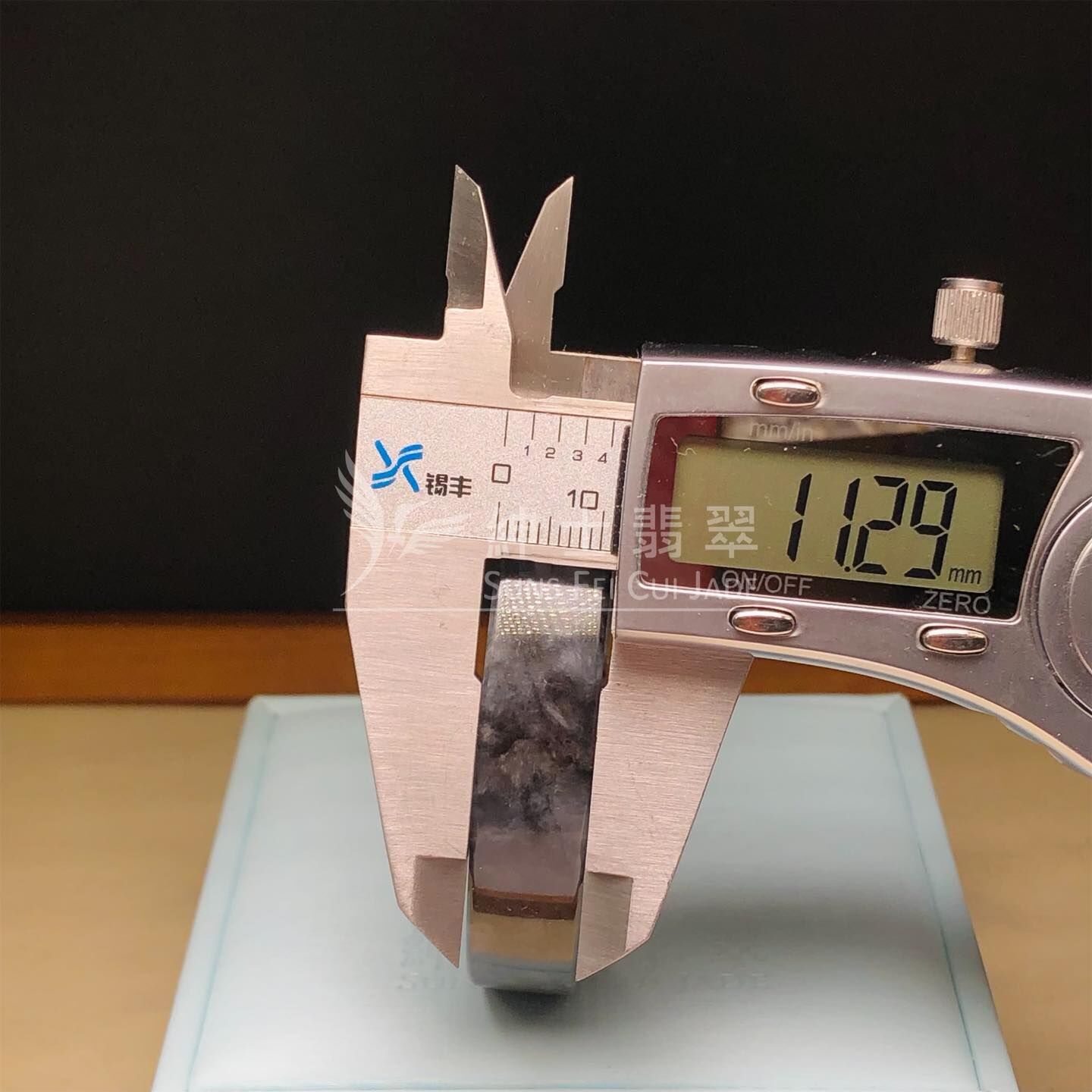 山水畫烏雞方鐲 52.3mm