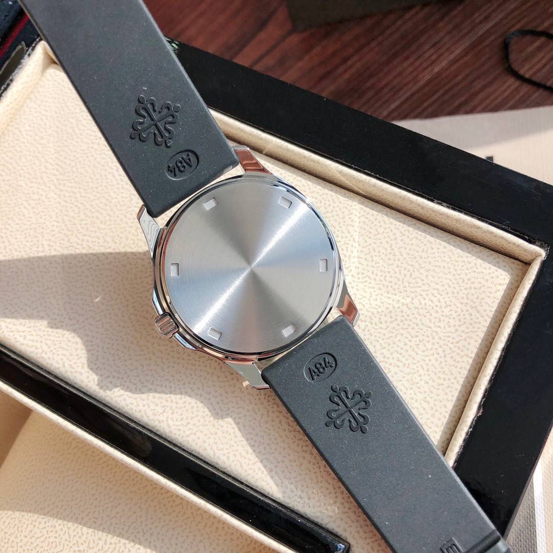 独家推出 新款百达斐丽AQUANAUT系列 专为女性设计！用最简约方式完美体现百达斐丽的精髓，融合了大胆的设计和正统的纯粹，这款腕表成为百达斐丽的旗舰产品之一！腕表完美尺寸35.6，进口精钢材质多重工艺精磨打造。原装一致厚度7.77cm。表盘镶嵌46颗 vs1.8真钻。约一克拉！ Gtc中国权威鉴定证书。百分百保证每一粒都是货真价实的真钻。可验可查询！💯💯