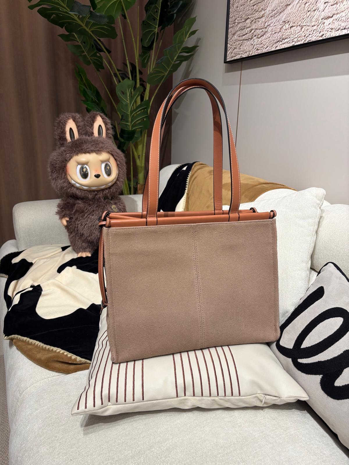 Loewe shoulder bag tote bag 100%Authentic,95%new✅dust bag 