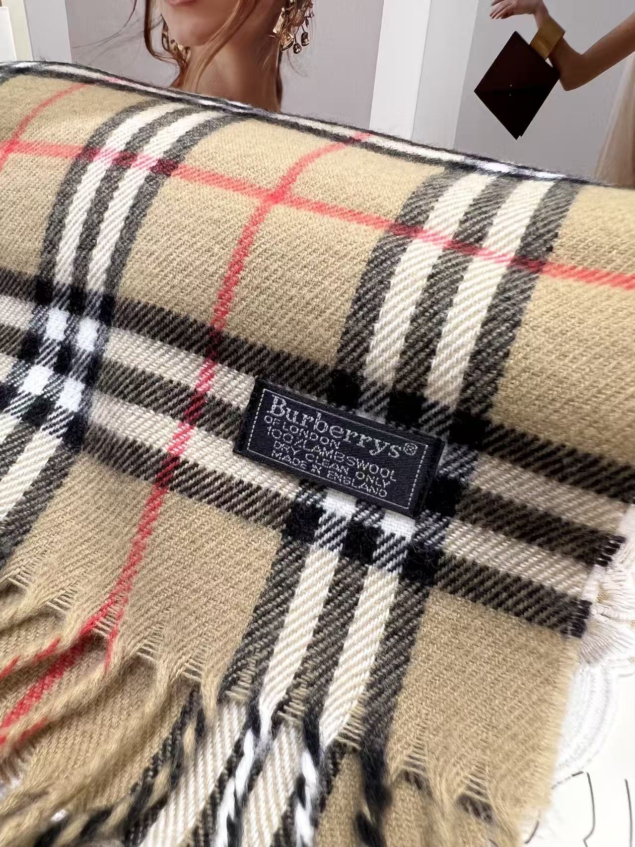 Burberry 經典格紋100%羊毛圍巾 