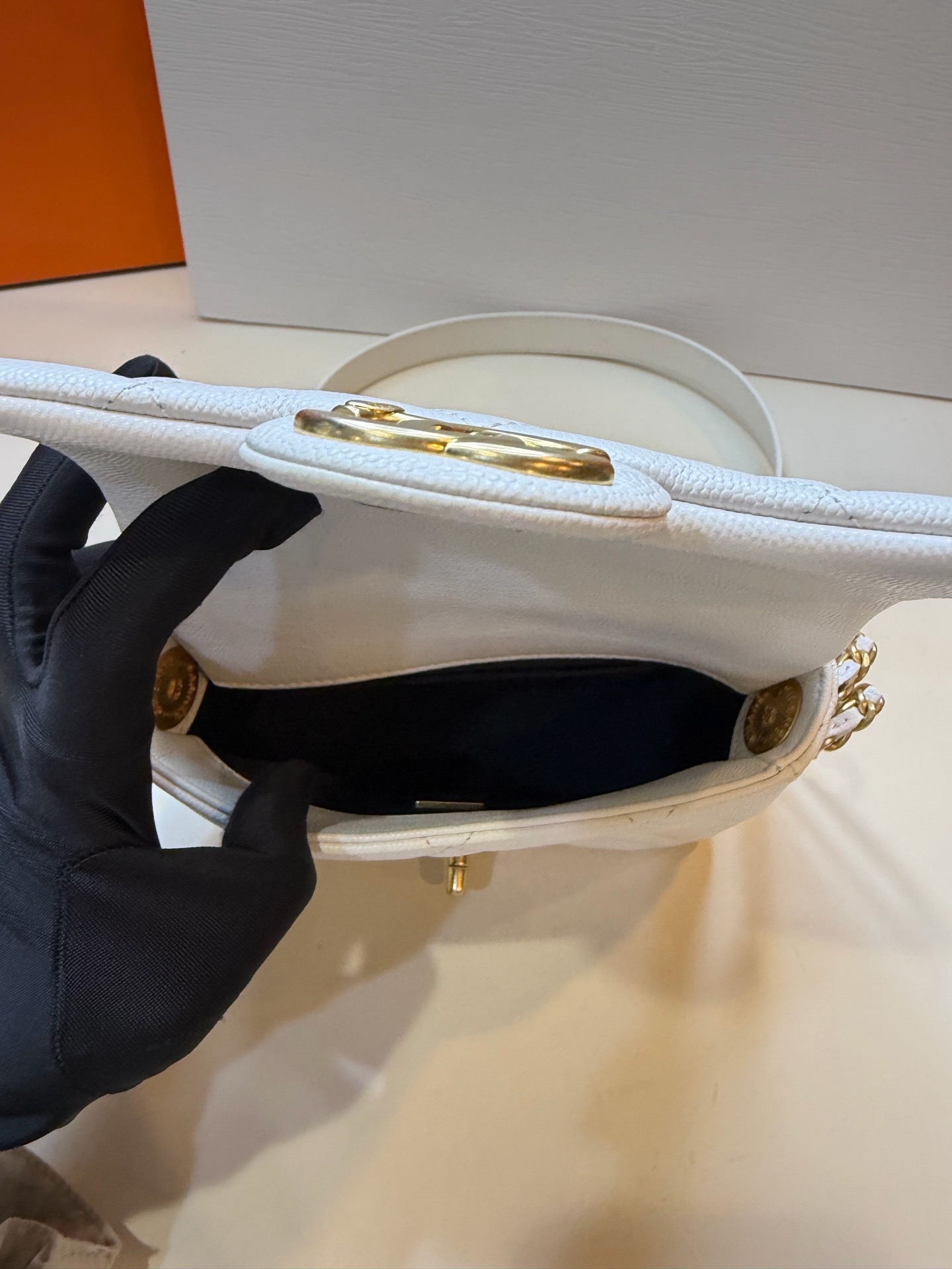 Pre-Owned CHANEL Mini Square / Product Code: 26042427