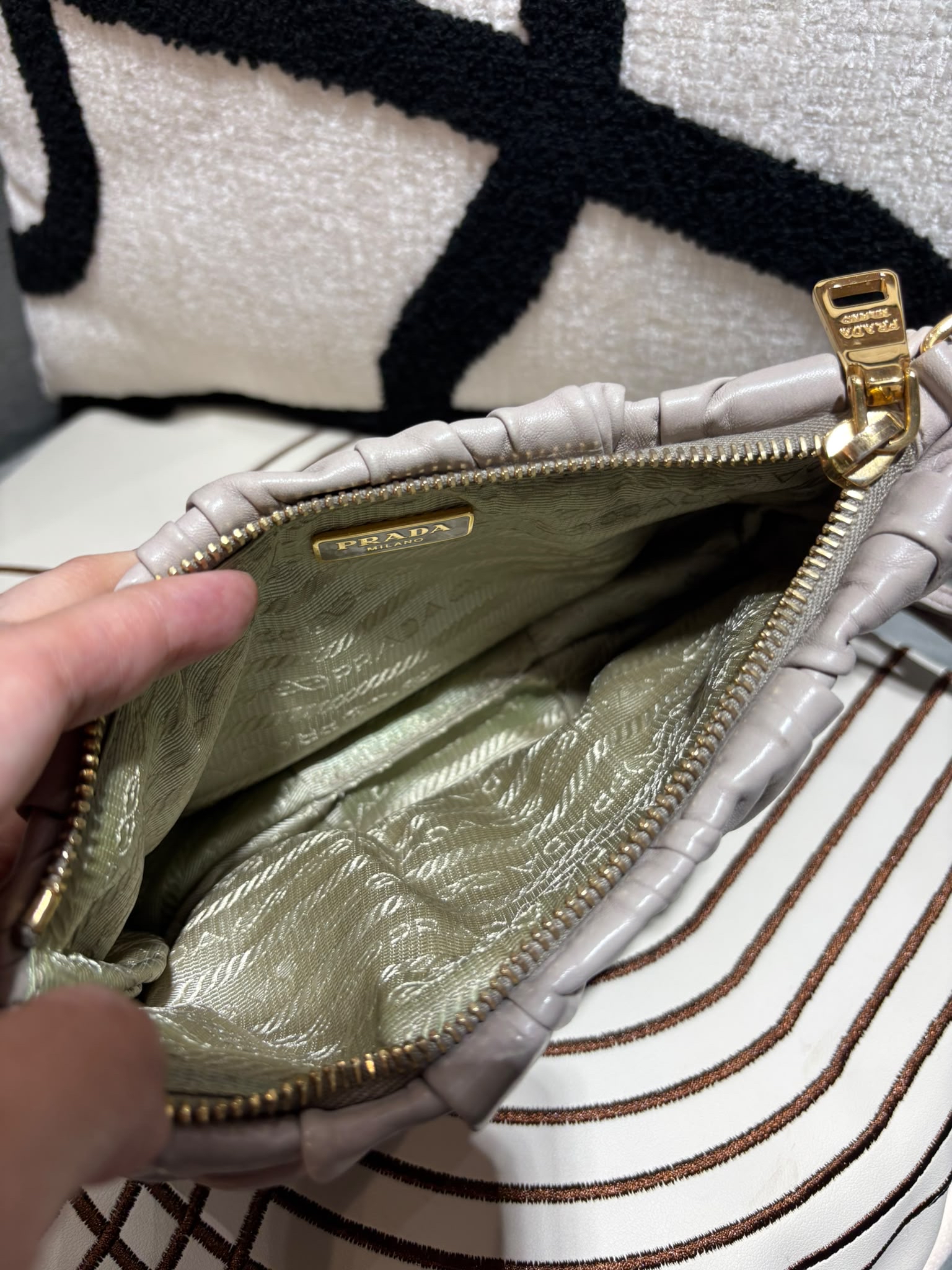 Prada pouch grey灰色clutch bag 100%Authentic ,95%new