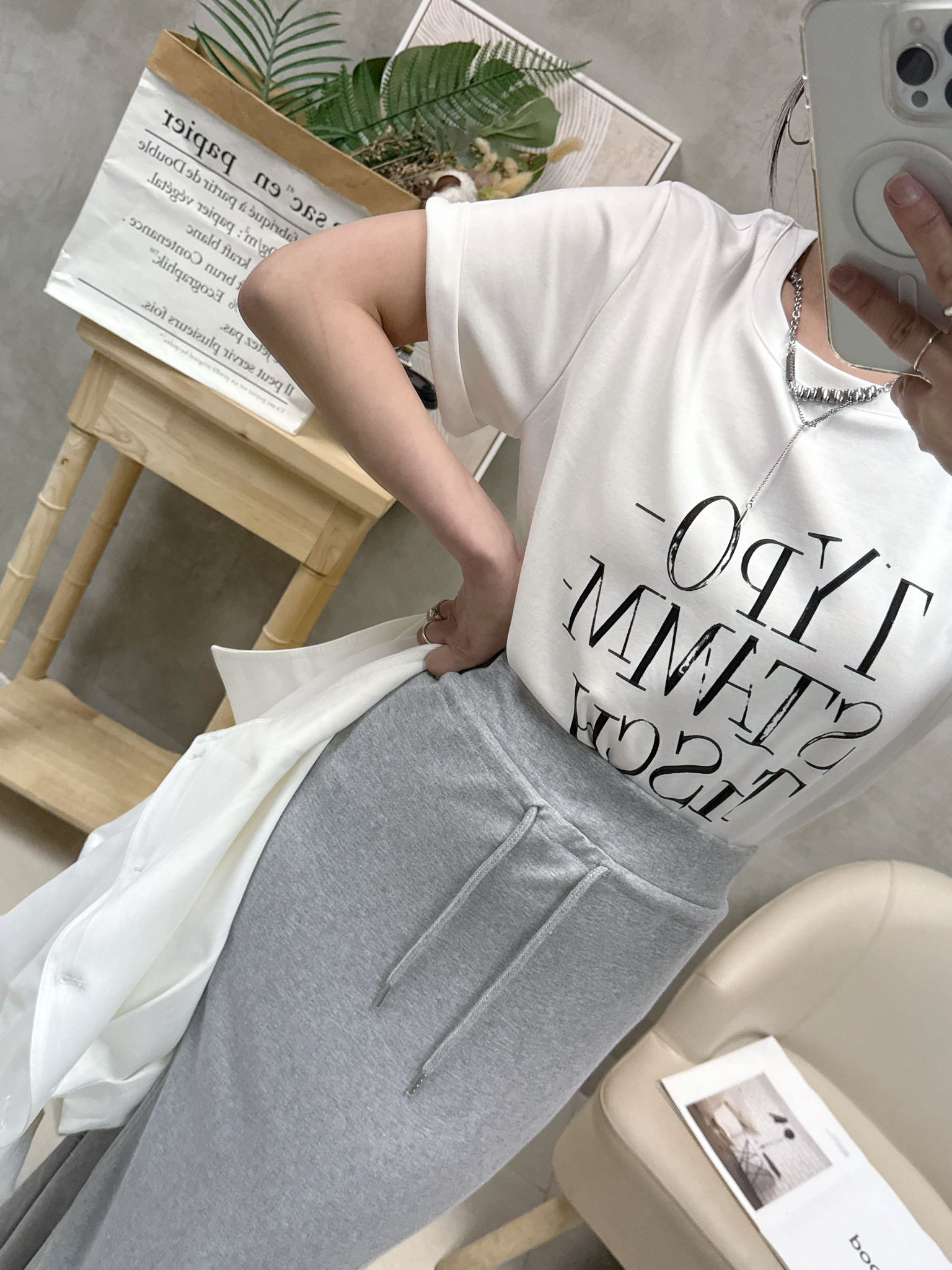 B08 褶袖英文字Tee