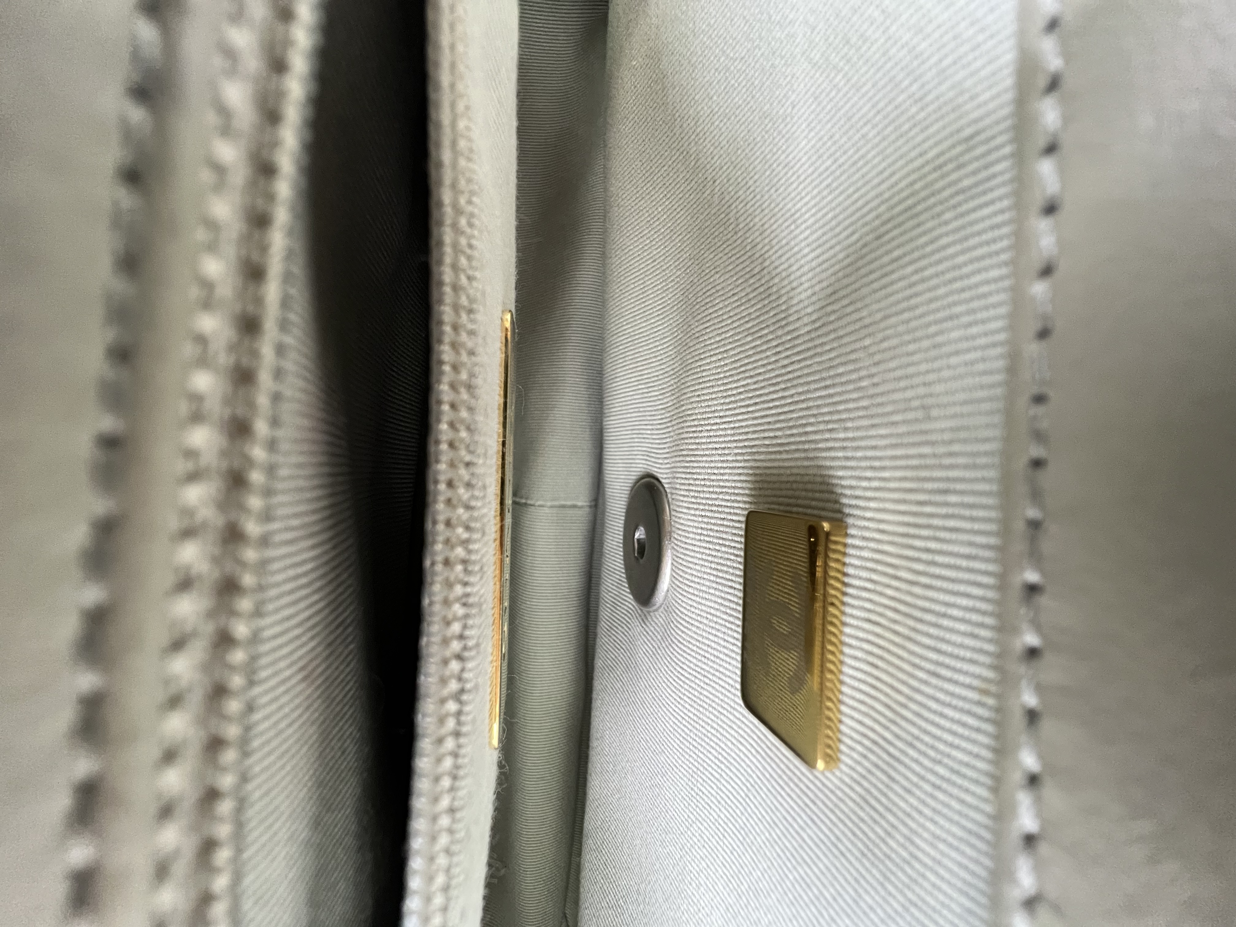 Pre-Owned CHANEL Flap Bag / Product Code: 26051111