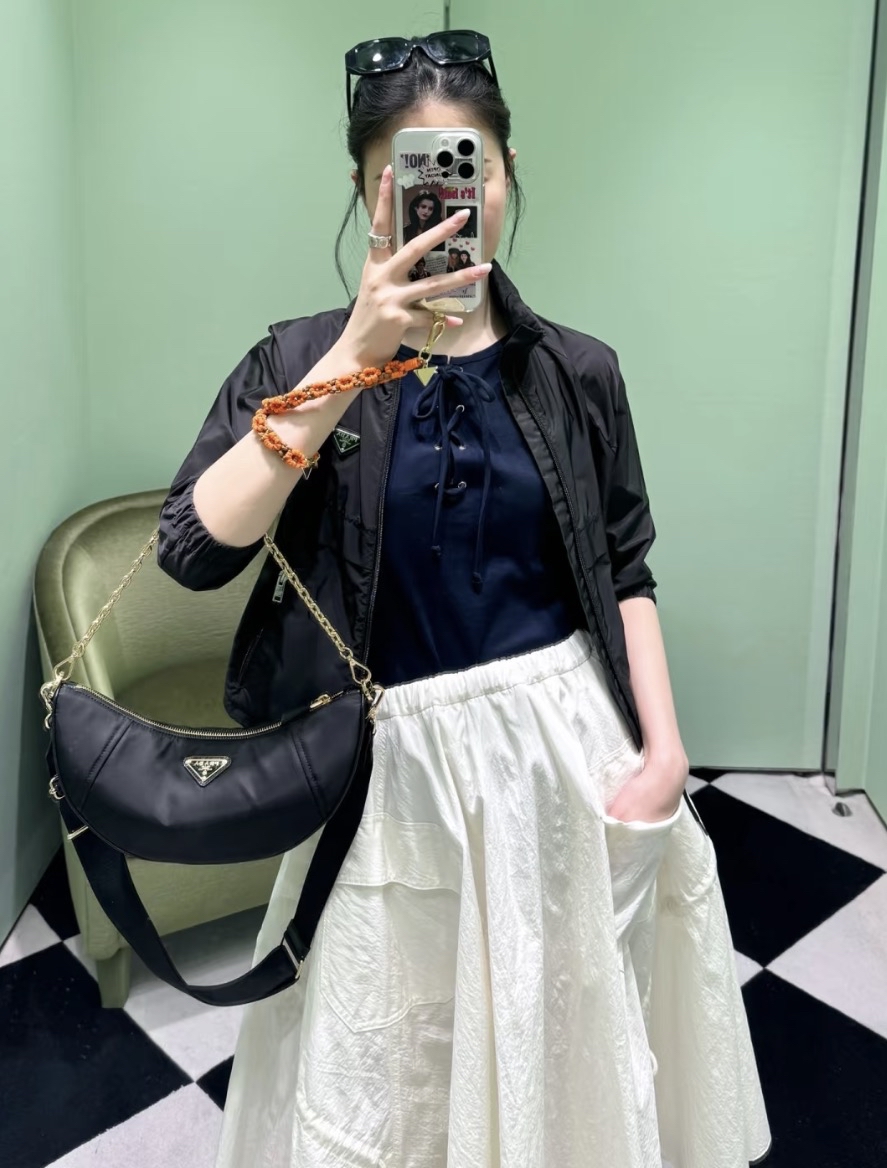 Prada Demi-Lune 半月包
