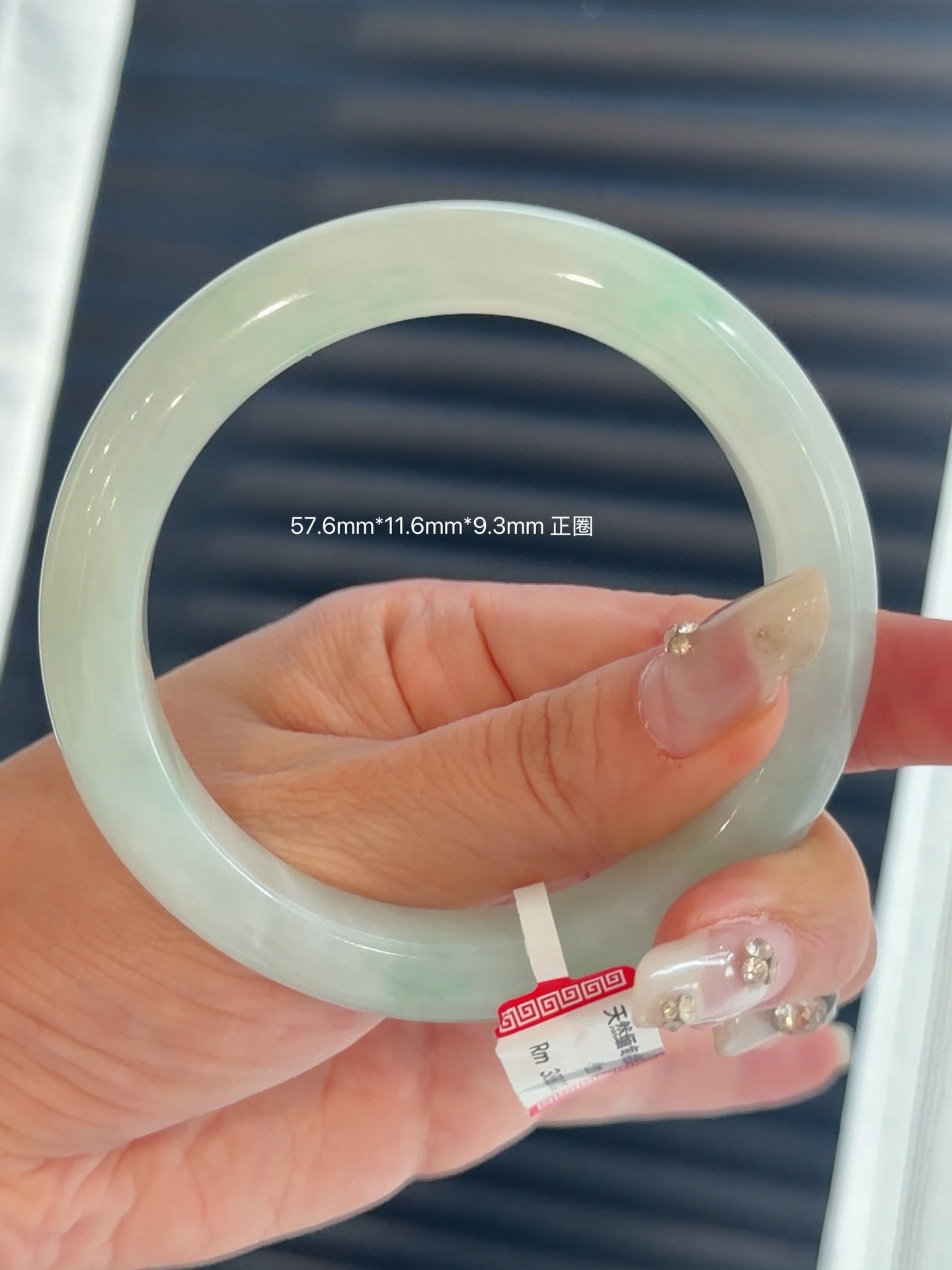 🇲🇾翡翠金丝绿种水镯 (正圈)📏圈口57.6mm  宽度11.6mm  厚度9.3mm💯天然缅甸翡翠A货🪪附证书及鉴赏期🌏全球配送💰Rm3980.00#马来西亚翡翠 #怡保 #吉隆坡 #新山 #新加坡