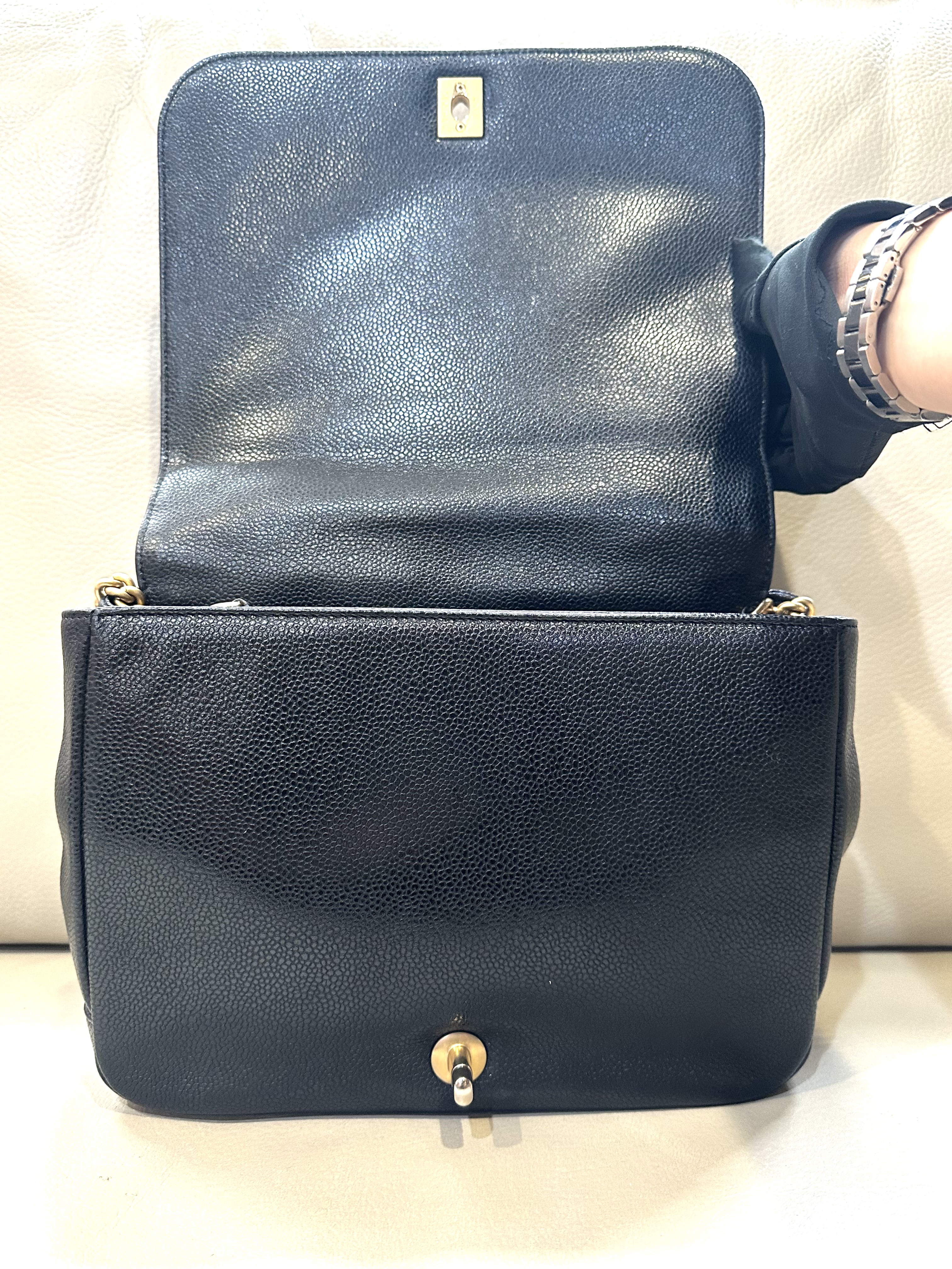 Pre-owned Chanel Black Top Handle Flap Bag / Product Code: 26040501