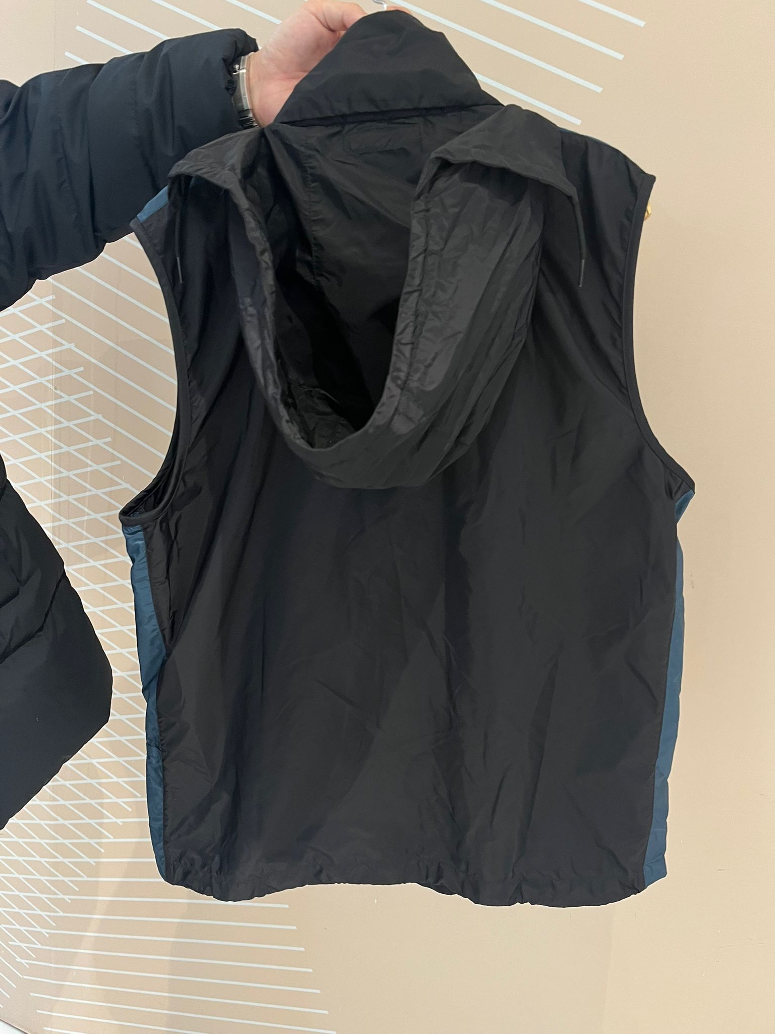 Prada nylon 拉鍊背心,100%Authentic, 95%new 