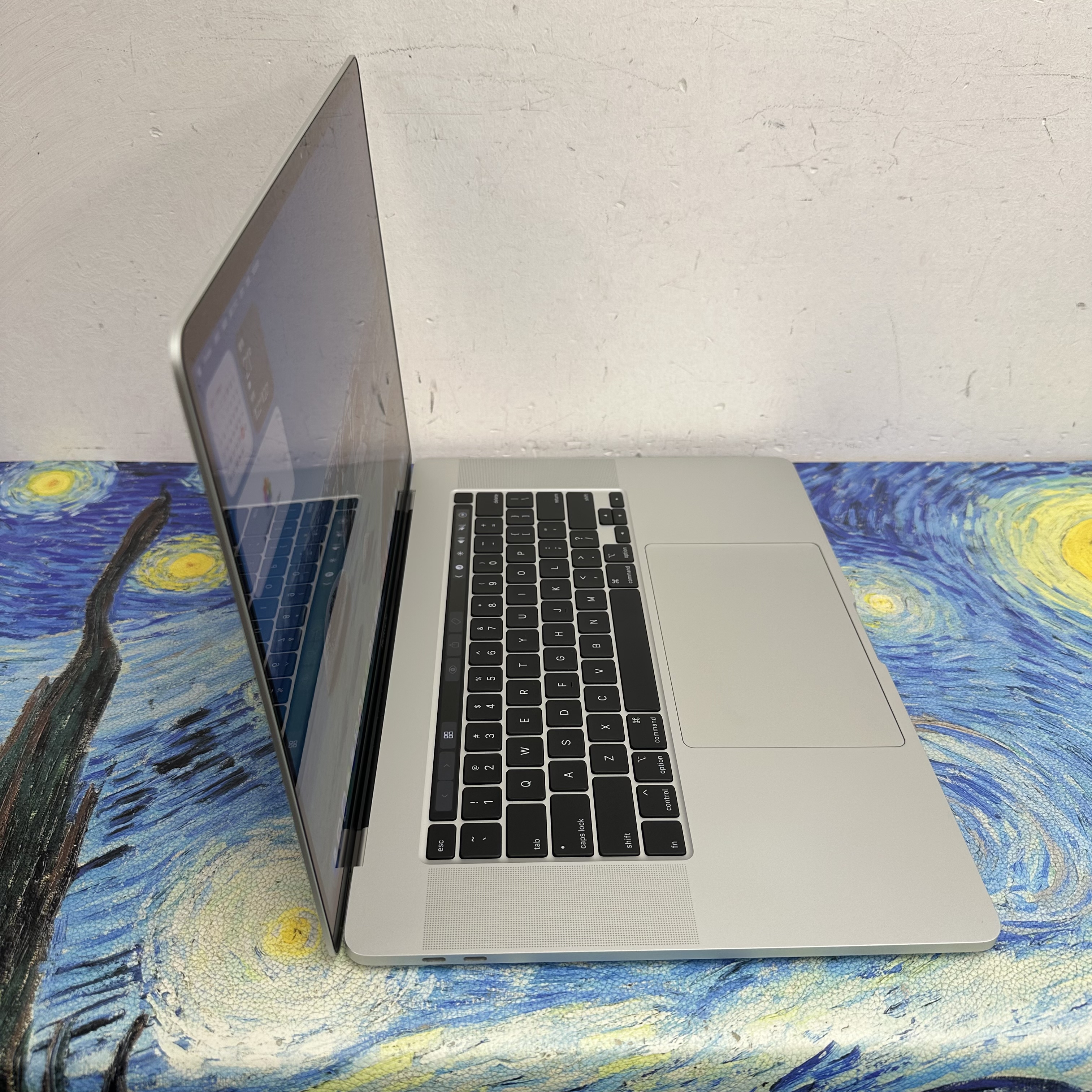 (性價比高 Touch Bar❤️‍🔥MacBook Pro M1 CPU）Apple MacBook Pro 2021/APPLE Retina/M1 CPU/16GB Ram/256GB SSD/Touch ID/13.3吋Mon/太空灰/ Gaming Laptop / Notebook/Movie / Netflix / Office / Work