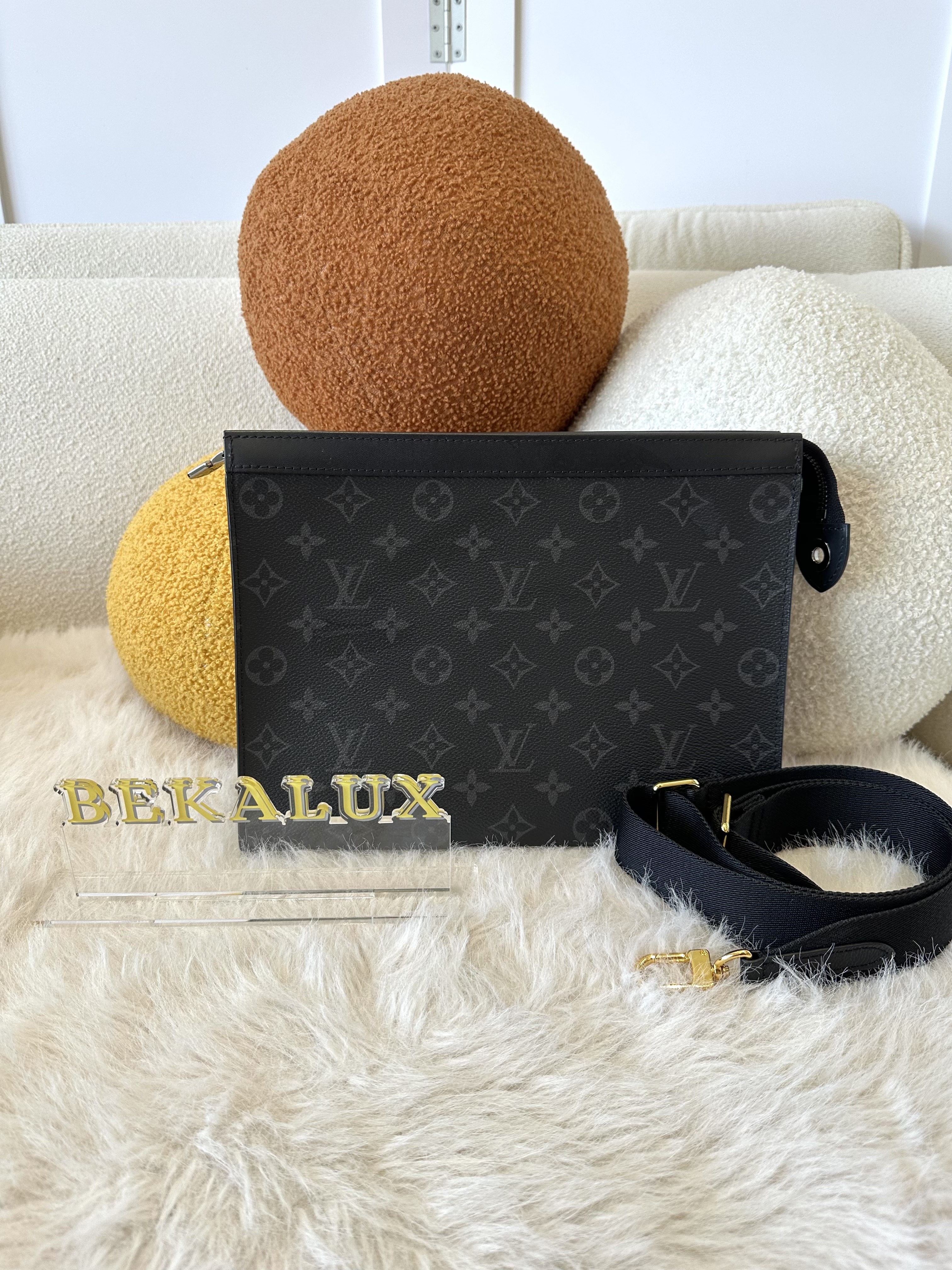 Pre-owned Louis Vuitton Pochette Voyage/ Product Code: 25050402
