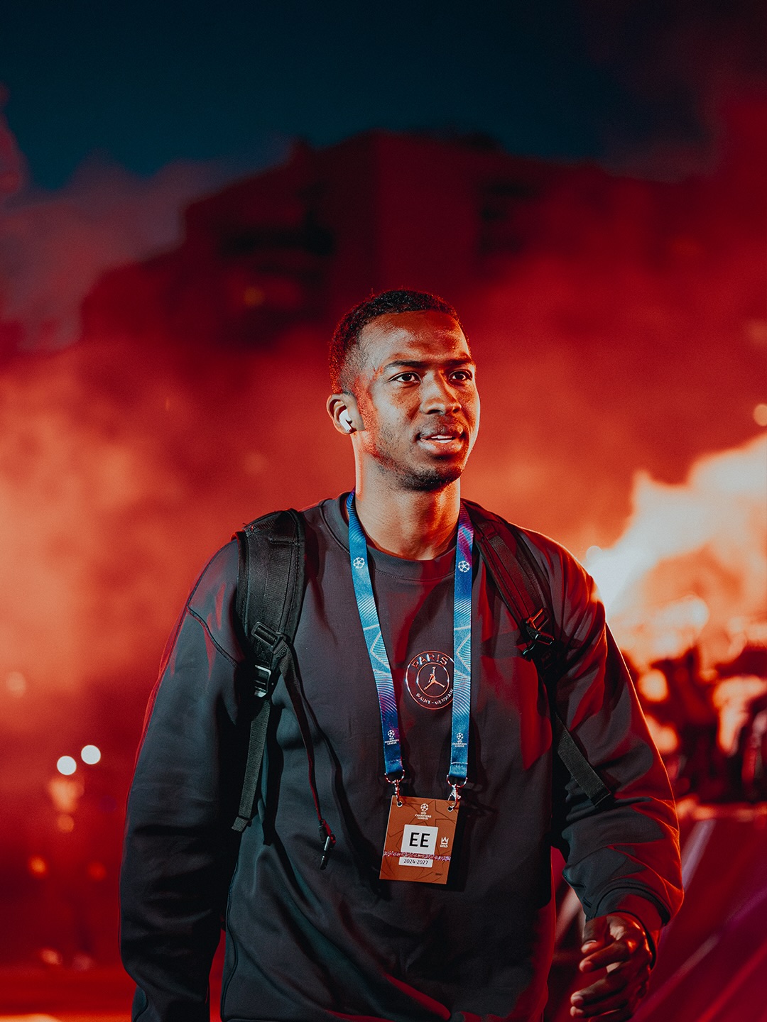 🌙⚽ **暗夜型格登場！ Nike Jordan x PSG "Night Edition" 聯名Hoop Fleece 圓領運動衛衣 IF3802