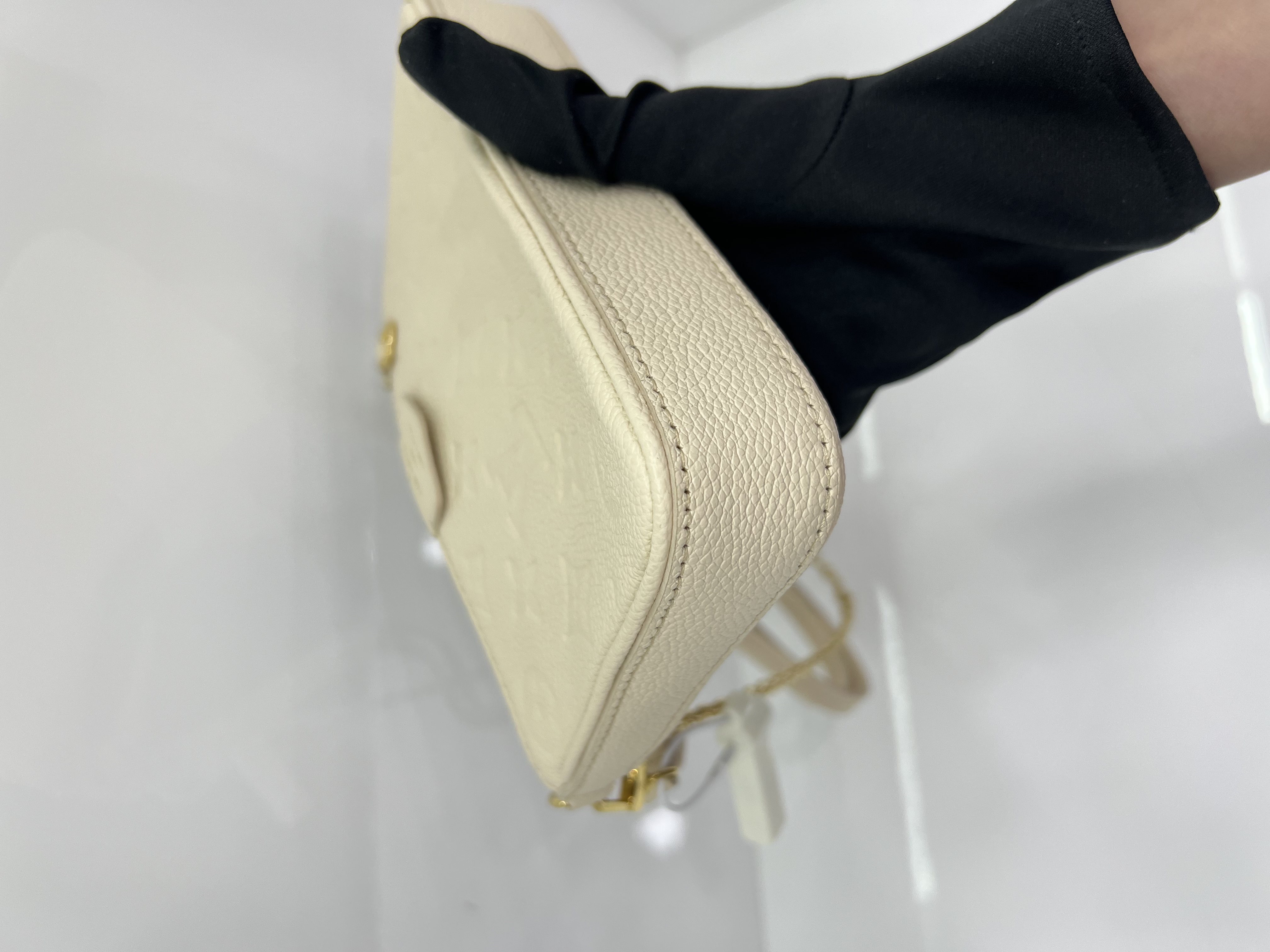 直播貨品 |  [1個-$100 2個-$300］EE32