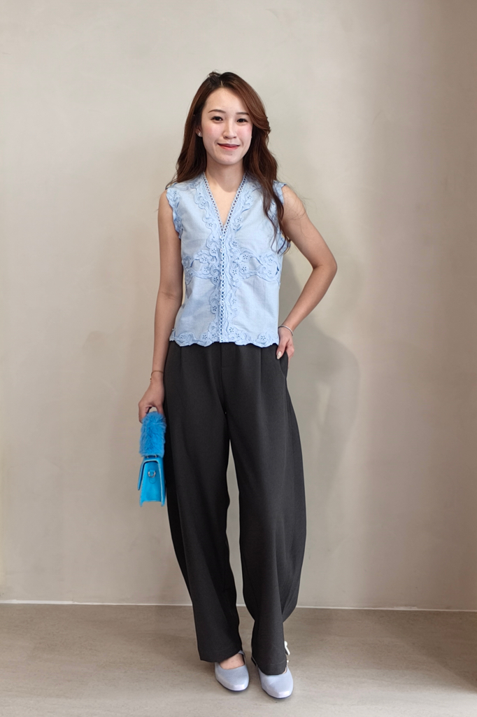 916009 Celeste Lace Bloom Sleeveless Blouse