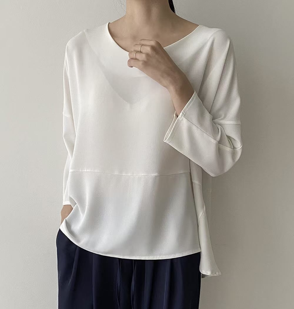 Made in Korea 🇰🇷滑梳織A cut top
