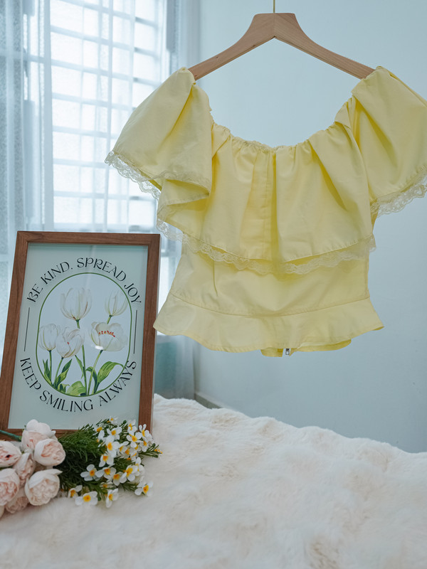 Lace Trimmed French Off-Shoulder Ruffle Peplum Top ‖ 蕾丝边法式一字肩荷叶边收腰上衣 KR0187115