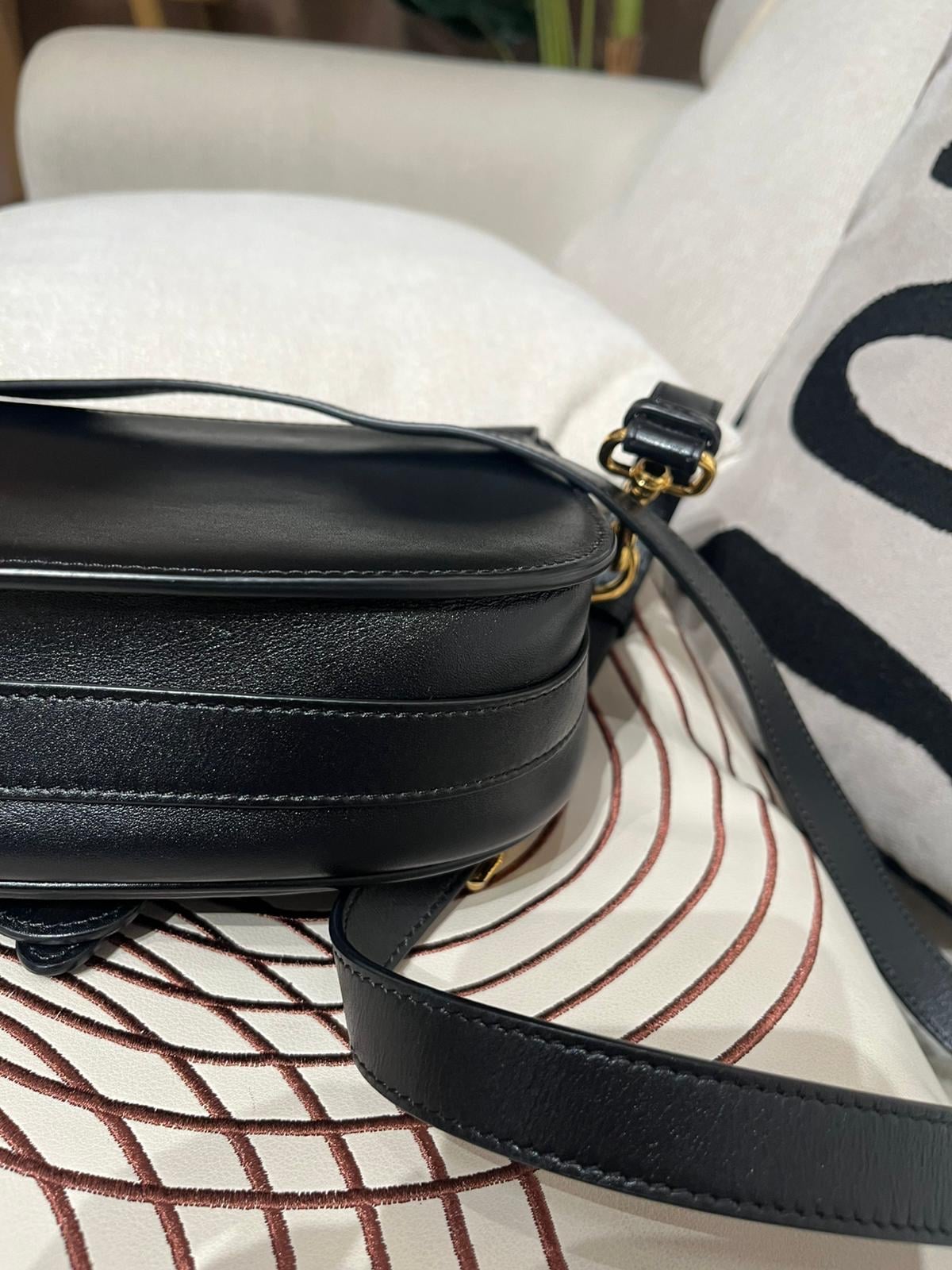 Dior Bobby medium calfskin 黑金 100%Authentic , 95%new