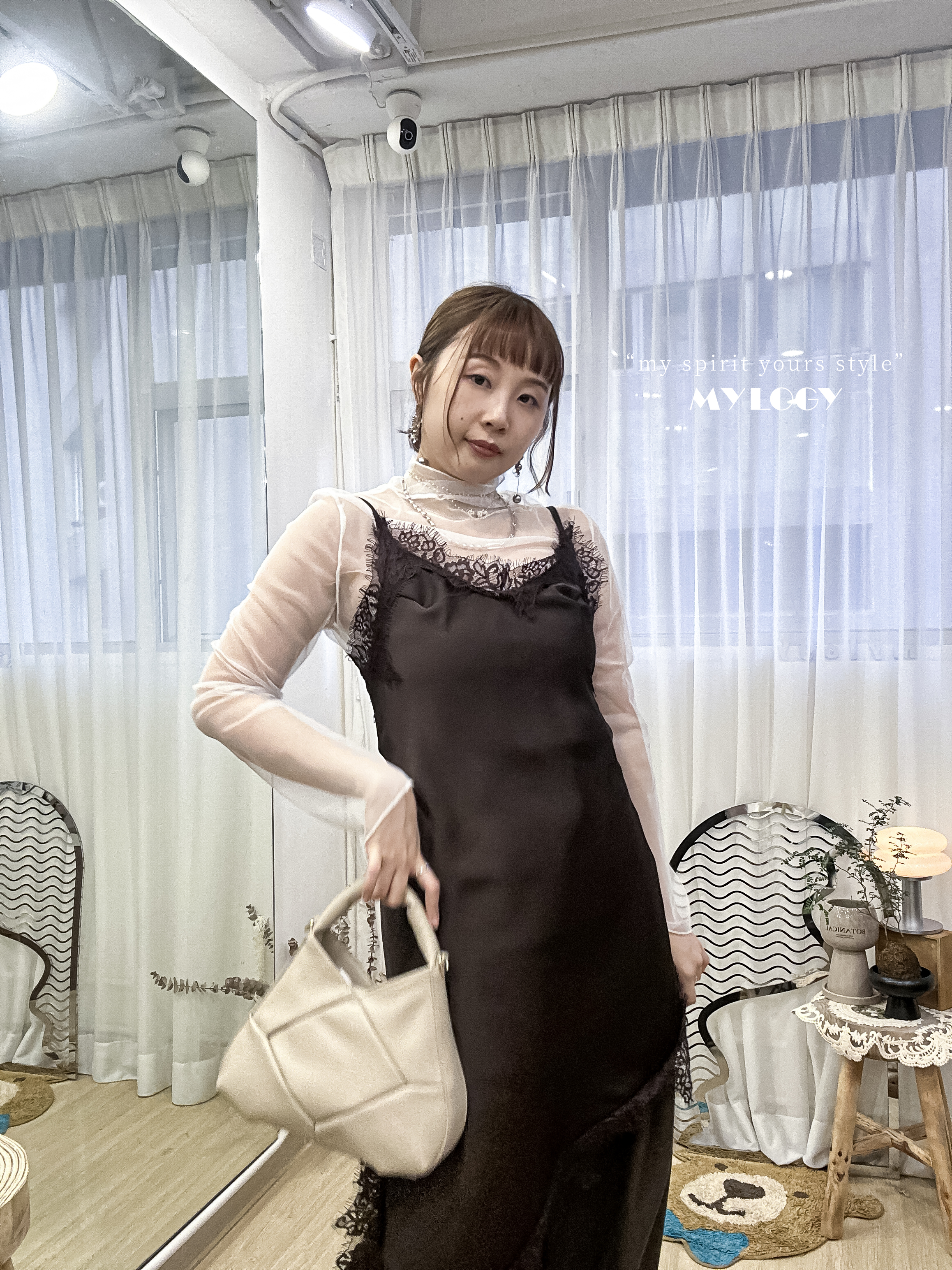 <今季大熱> 文藝知性美～絲滑(可調較)吊帶斜角蕾絲露背外搭 SN0005