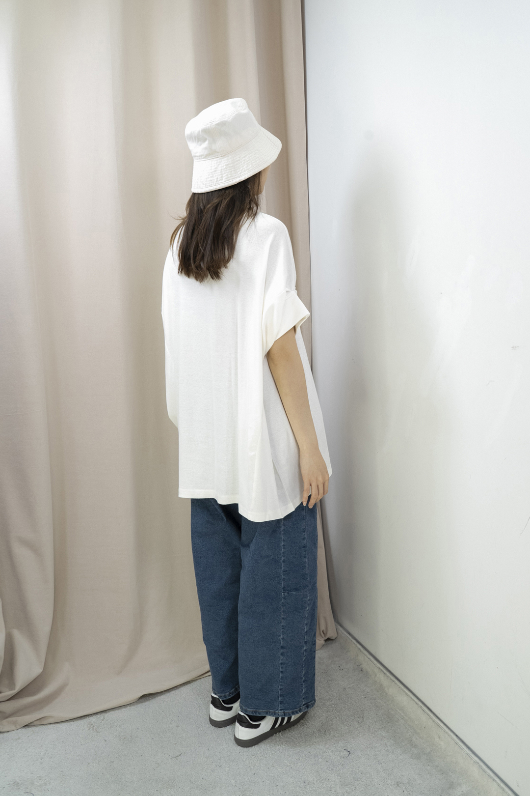 日系設計袖型寬鬆上衣(白色）