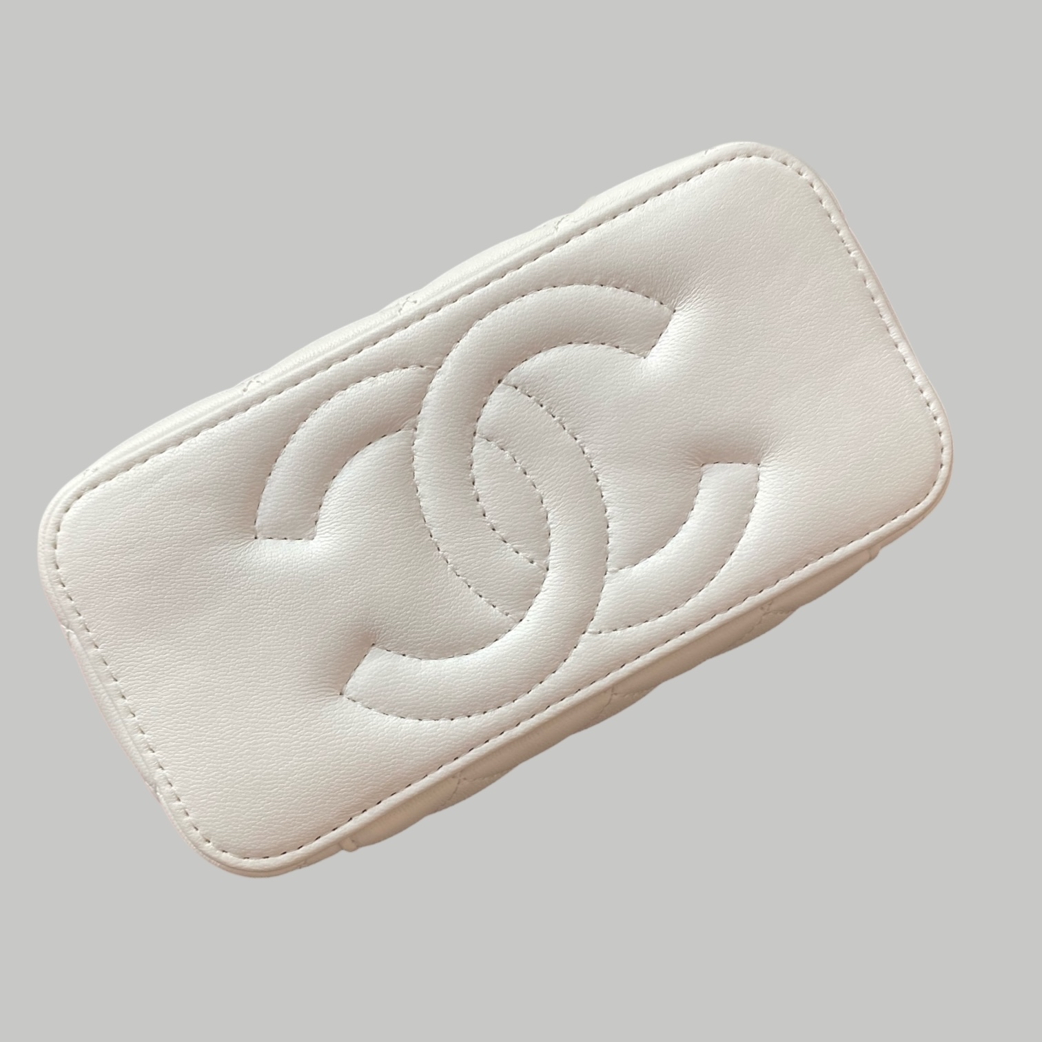Chanel Lambskin vanity羊皮金球長盒子