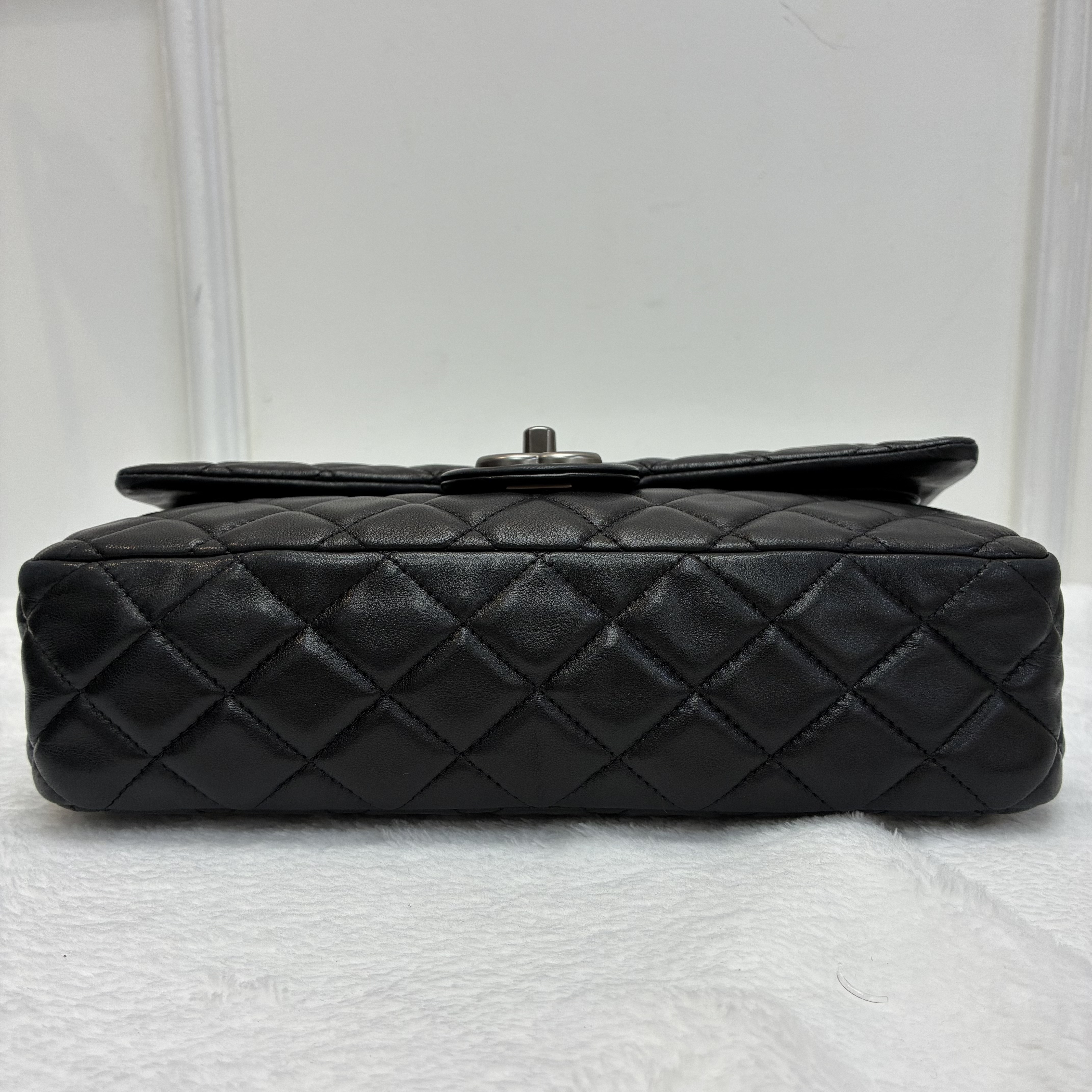 Chanel 香奈兒Classic Flap CF黑銀（做舊）中號