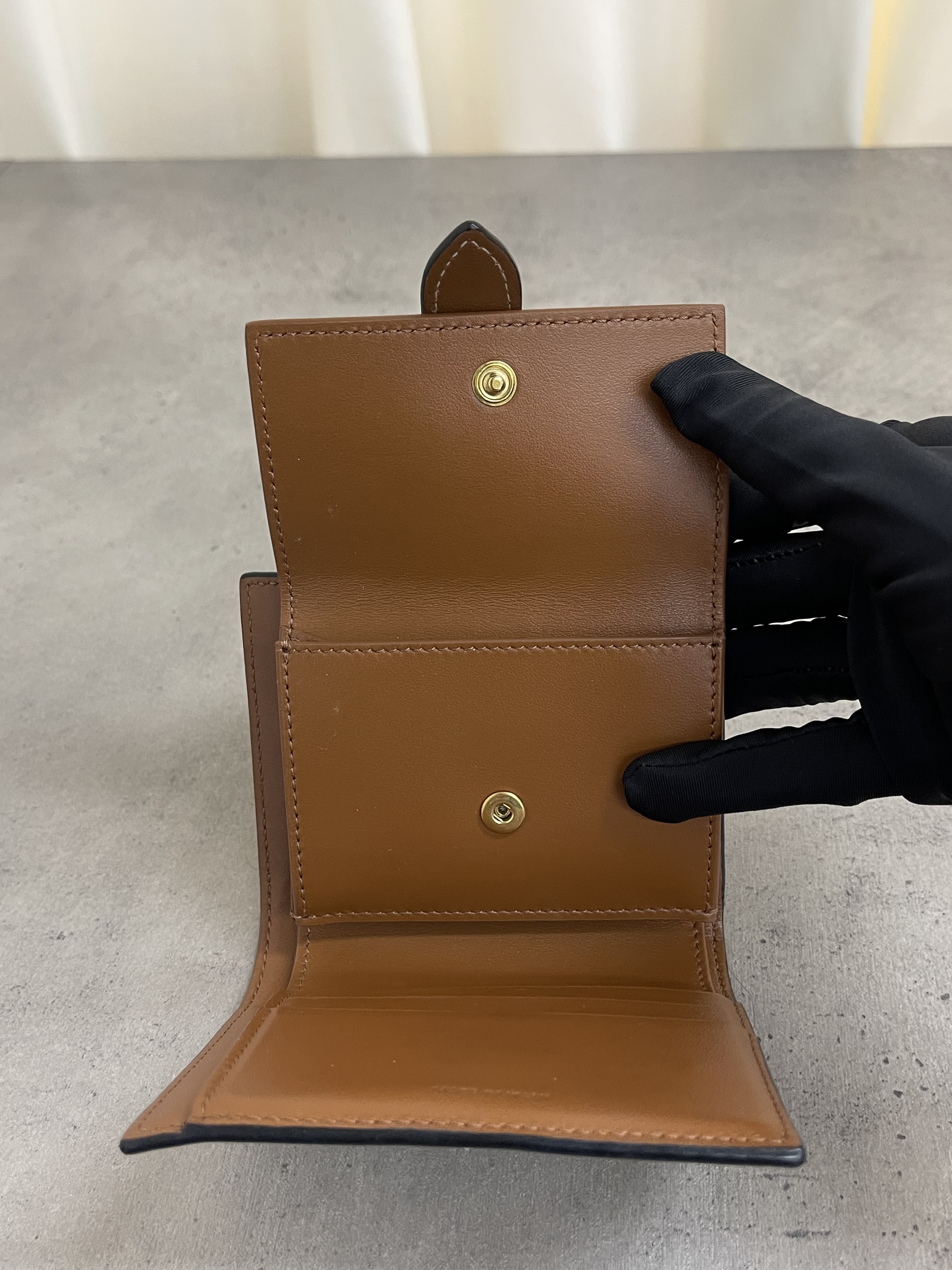 Pre-owned Celine Wallet/ Product Code: 26012703