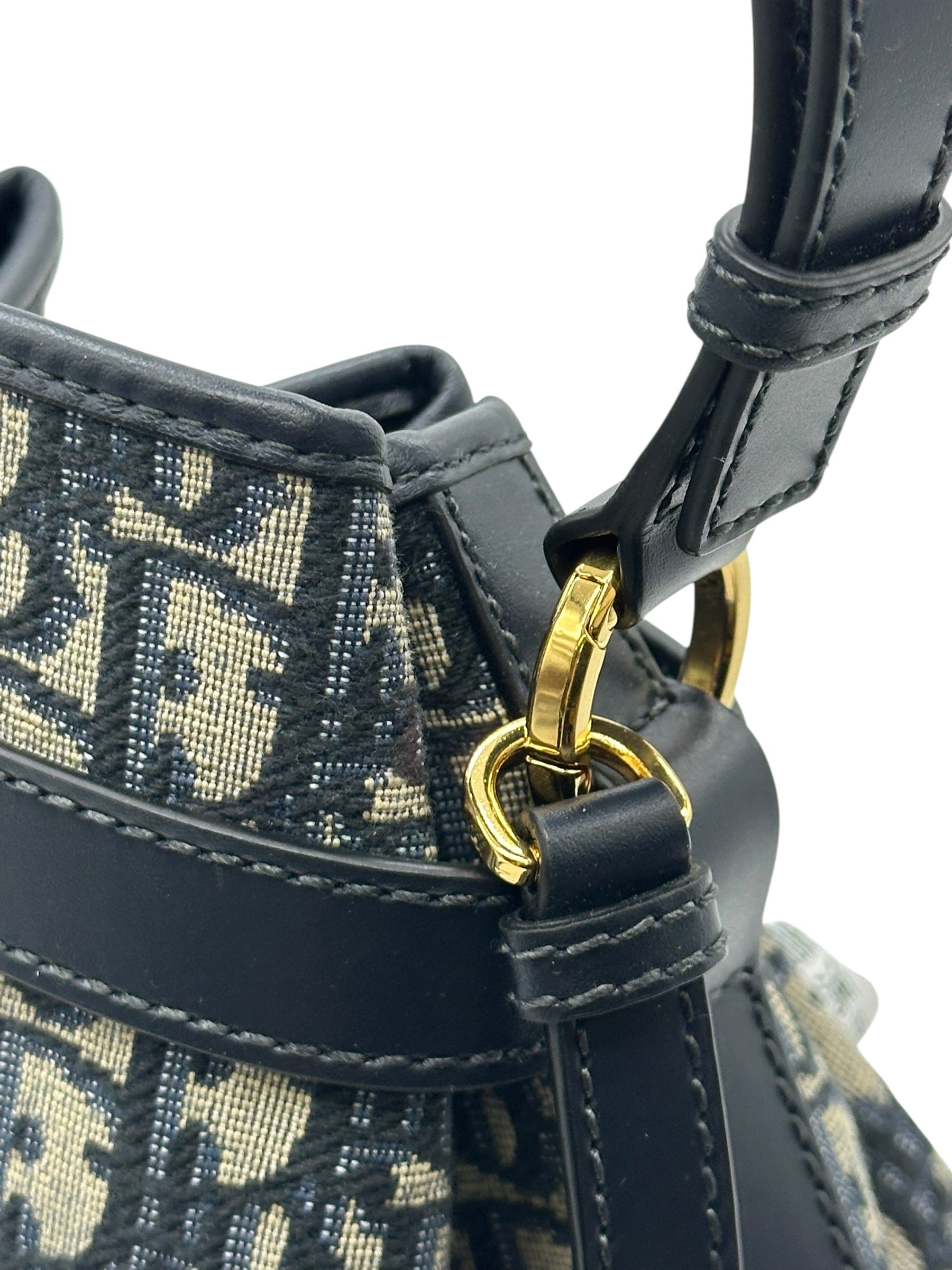 Pre-Owned DIOR Bucket Bag / Product Code: 26052410