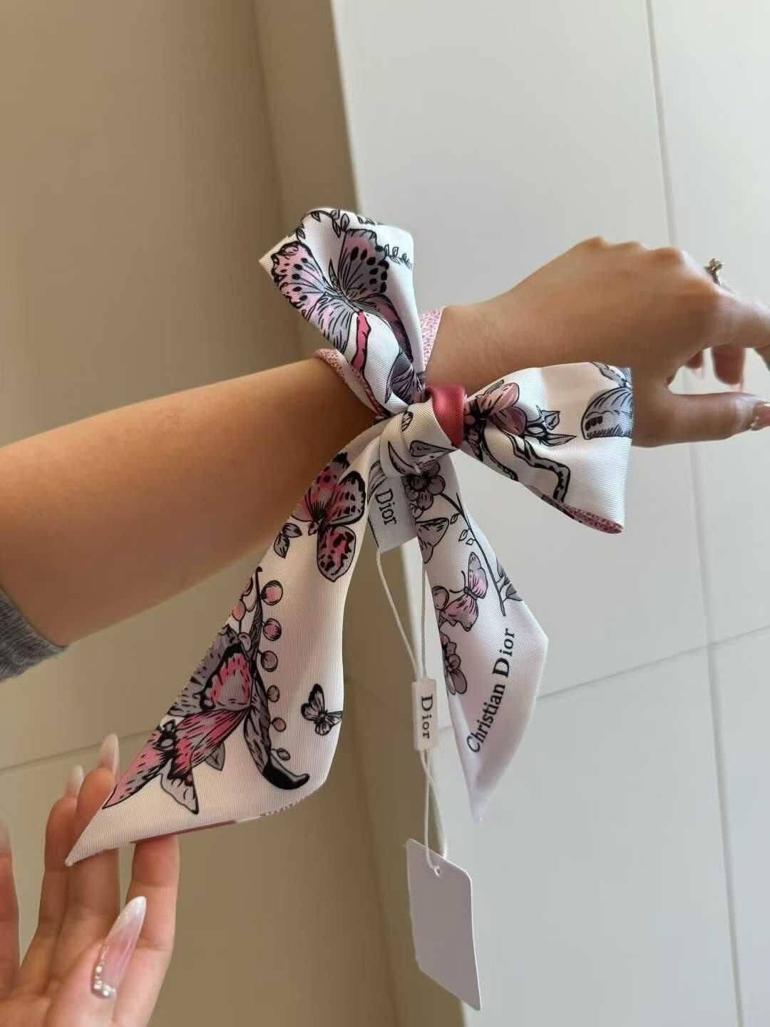 *DIOR 贈品限定VIP蝴蝶花園絲巾 (禮盒裝連紙袋)*