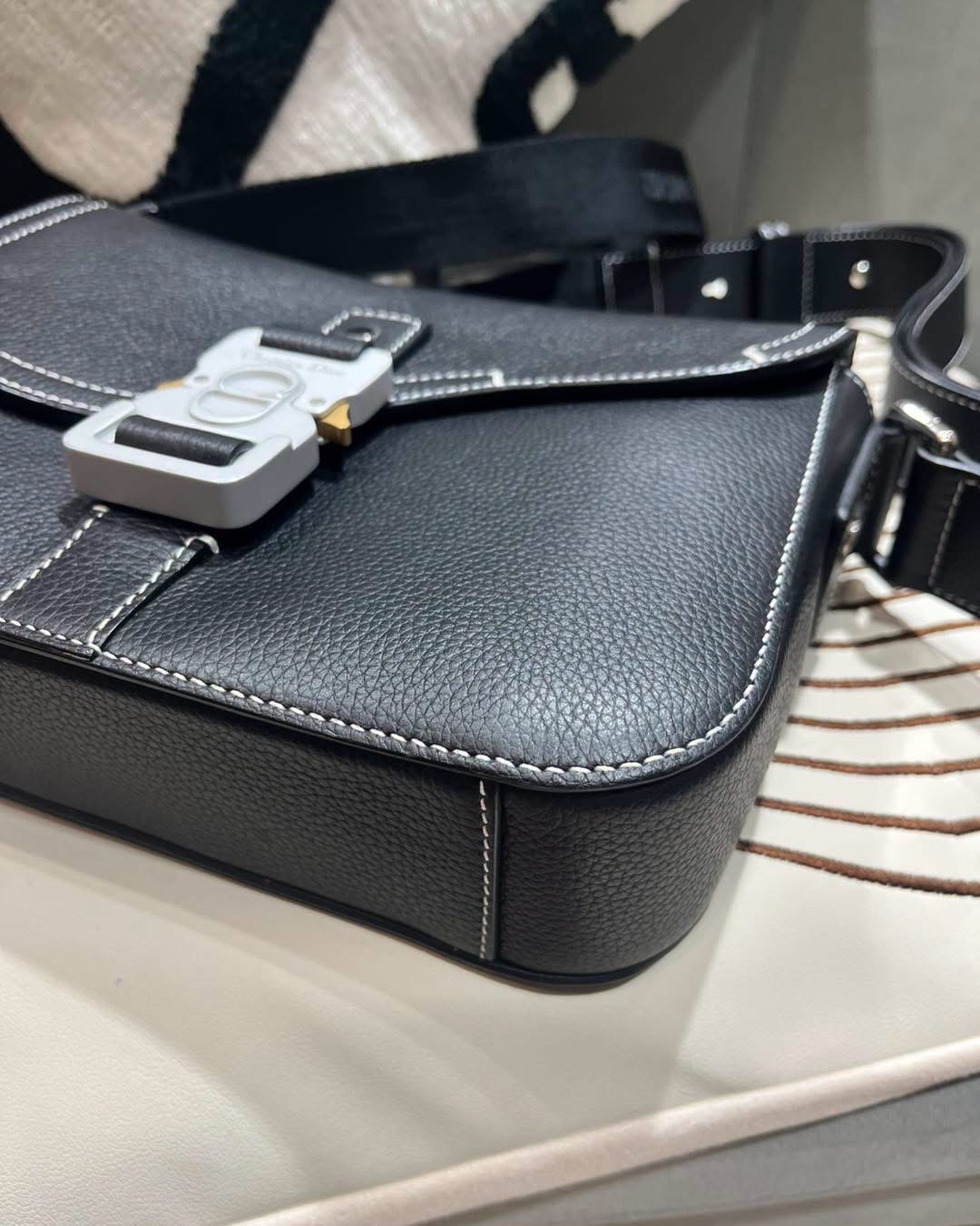 Dior saddle medium calfskin  100%Authentic ,98%new✅塵袋