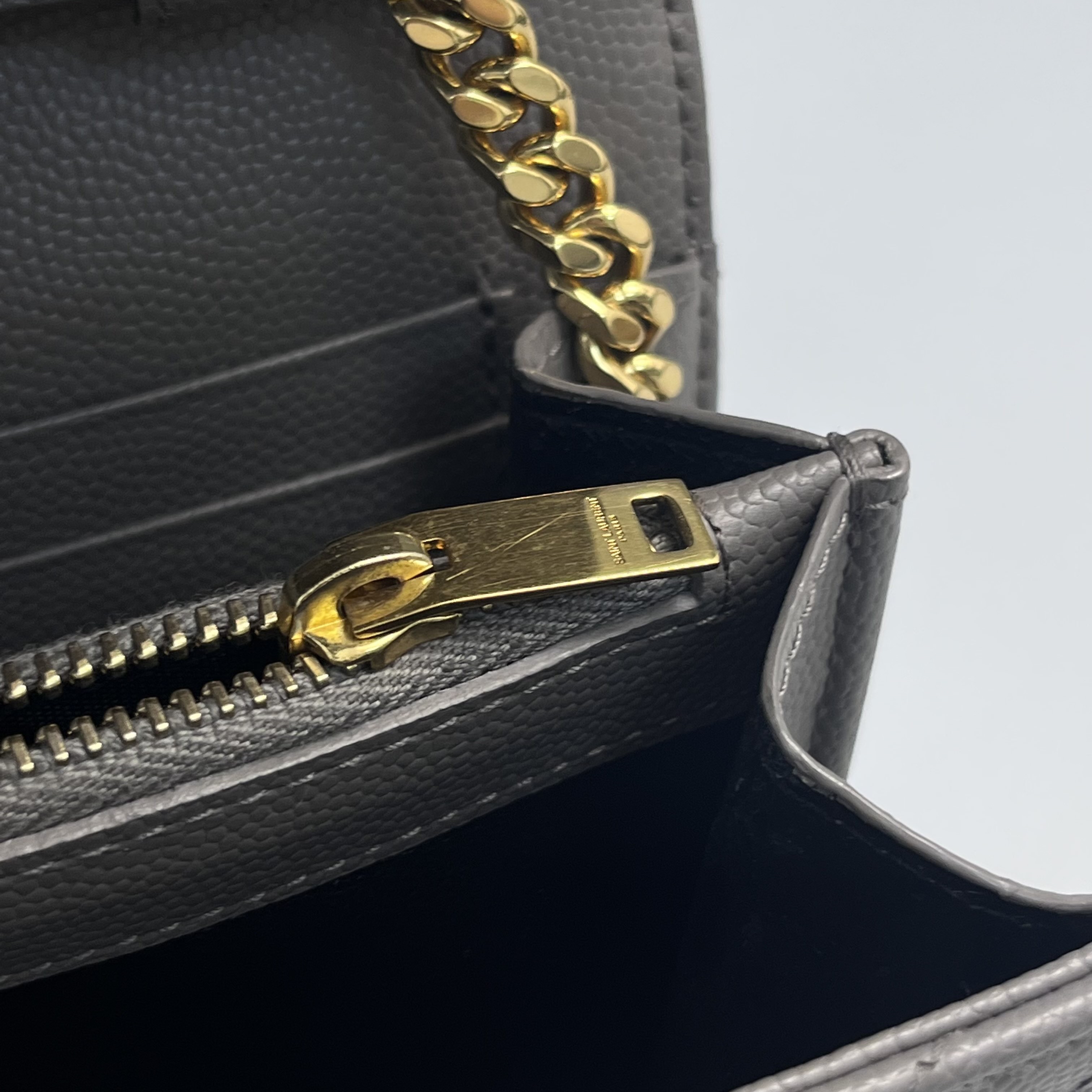 【預訂貨品】YSL大象灰魚子醬皮信封包