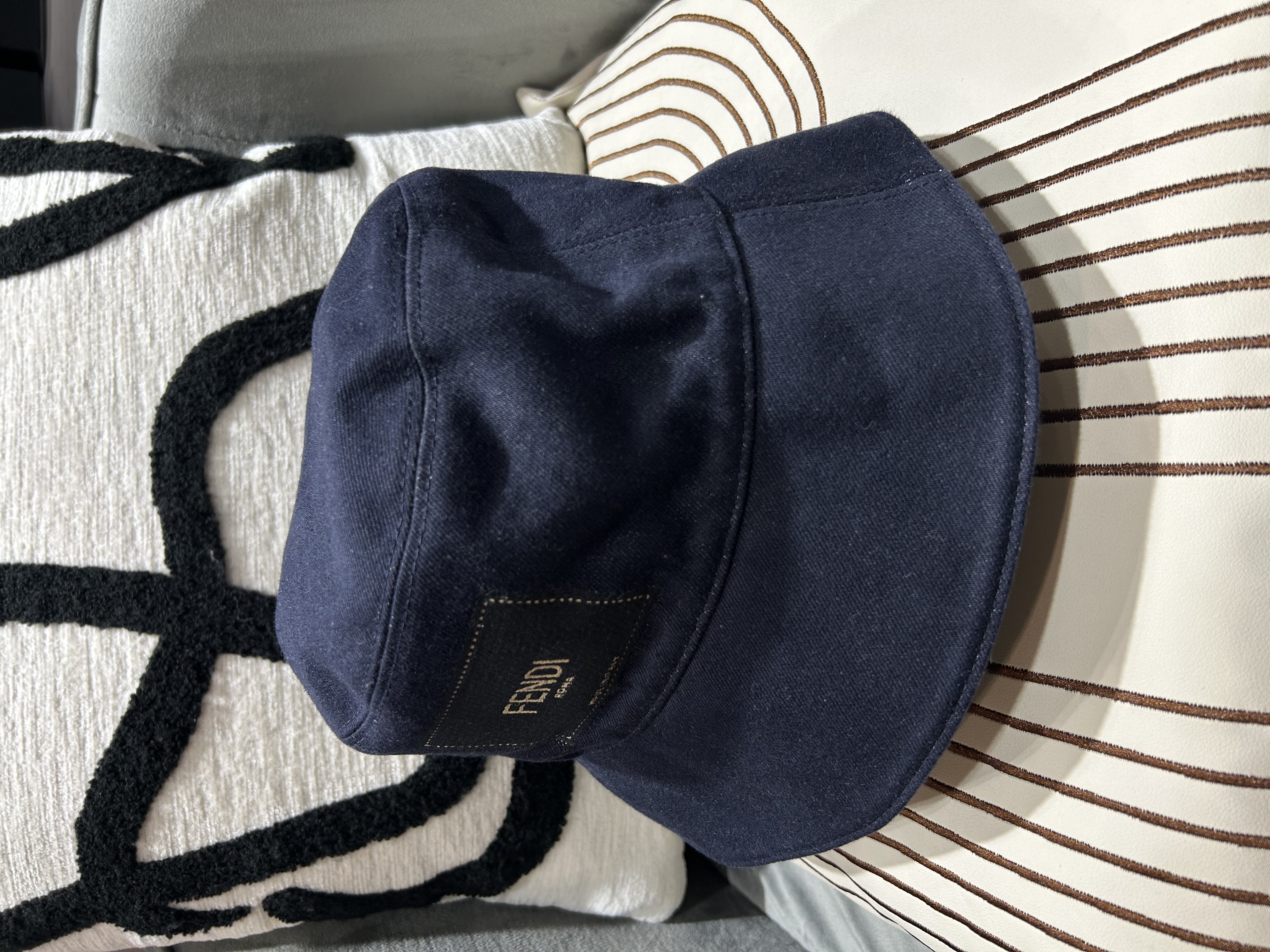 Fendi Denim bucket Hat Size: M 100%Authentic ,unused 未使用品☑️dust bag 