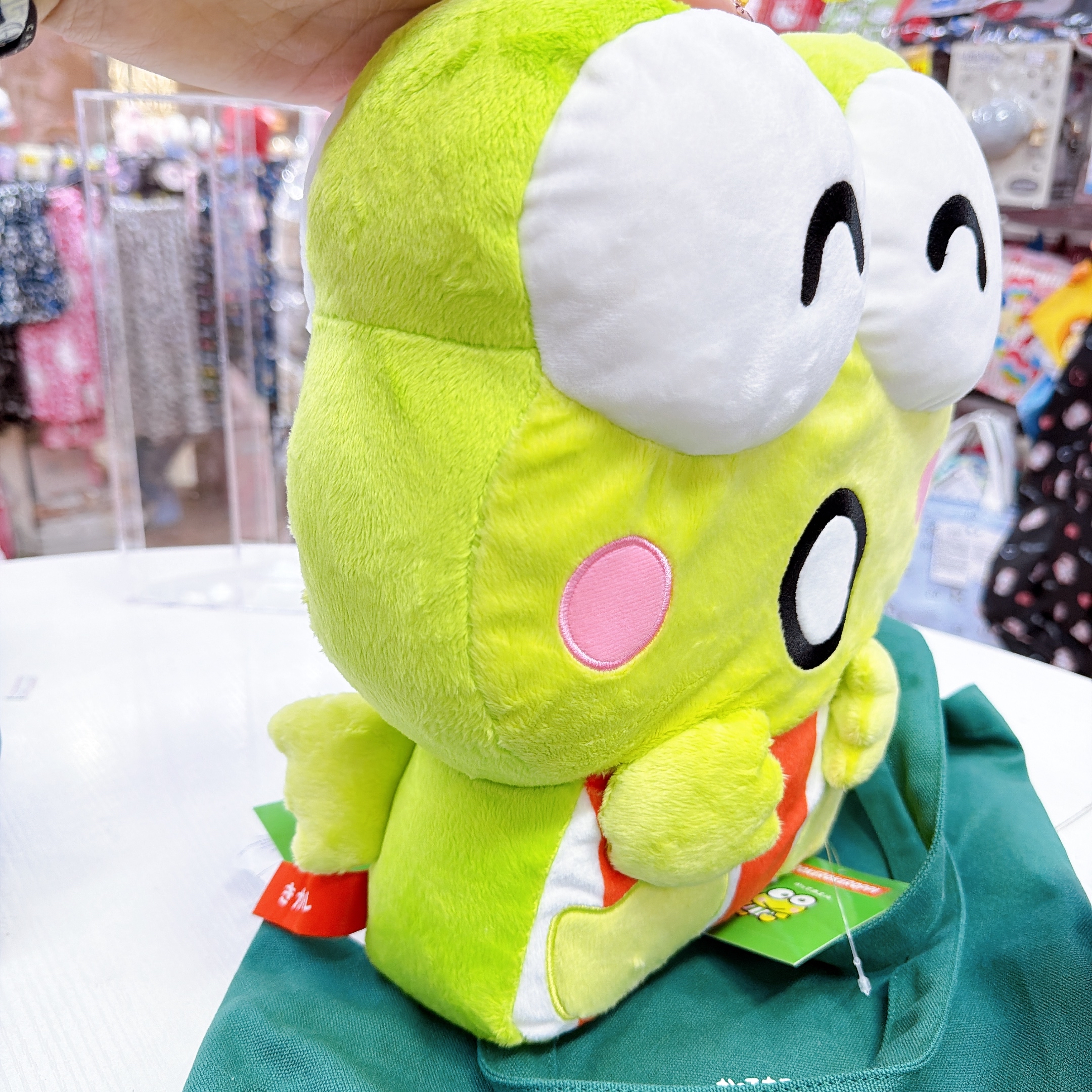 日本直送青蛙仔生日系列多款產品化妝袋公仔眼鏡盒側孭袋等等