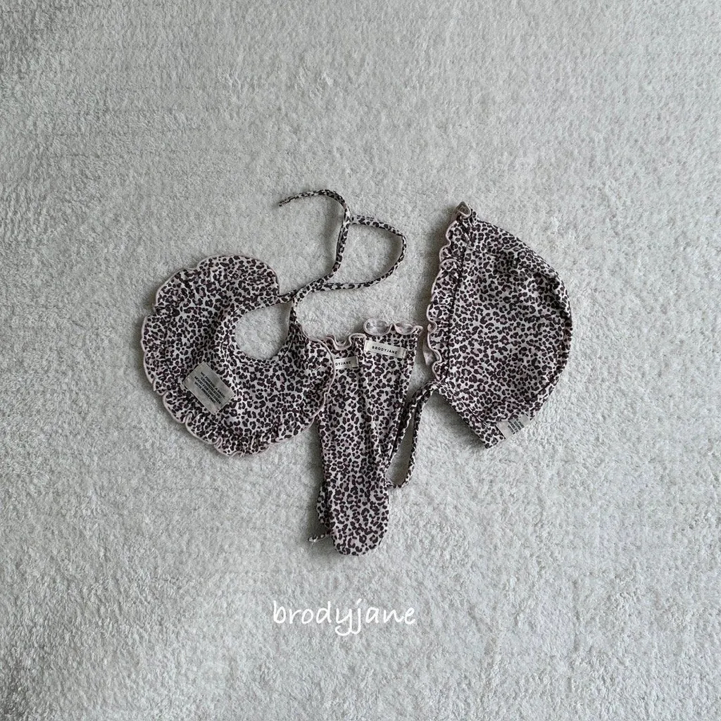 🇰🇷Brodyjane bonnet/bib/socks