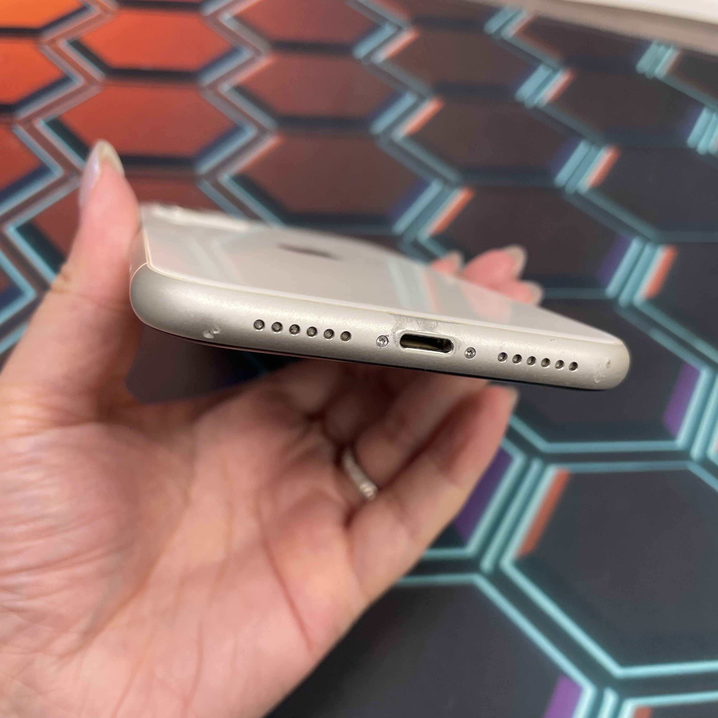*7194 11 靚機 128GB 電83 白色 white