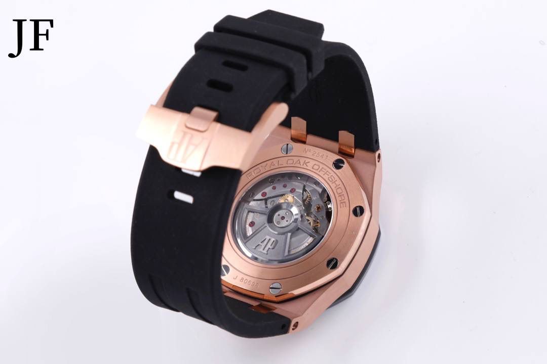 🚀品牌：AP大熊猫🚀 系列：俗称金大熊猫 机芯：3126计时自动机械 材质：316精钢表壳 陶瓷圈 直径：42mm 皮带：橡胶表带 表扣：原装针扣 玻璃：蓝宝石水晶玻璃