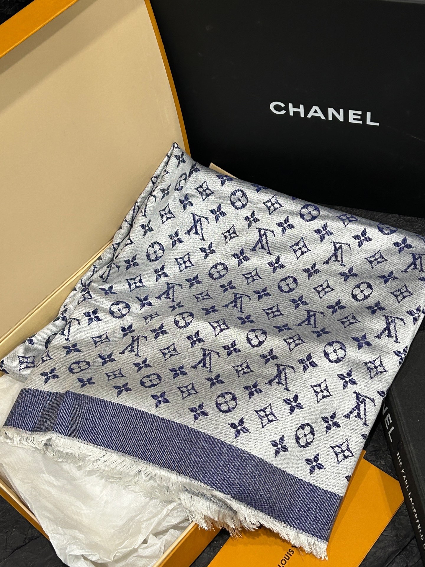 【預訂貨品】 全新Full set⭐️ LV牛仔頸巾