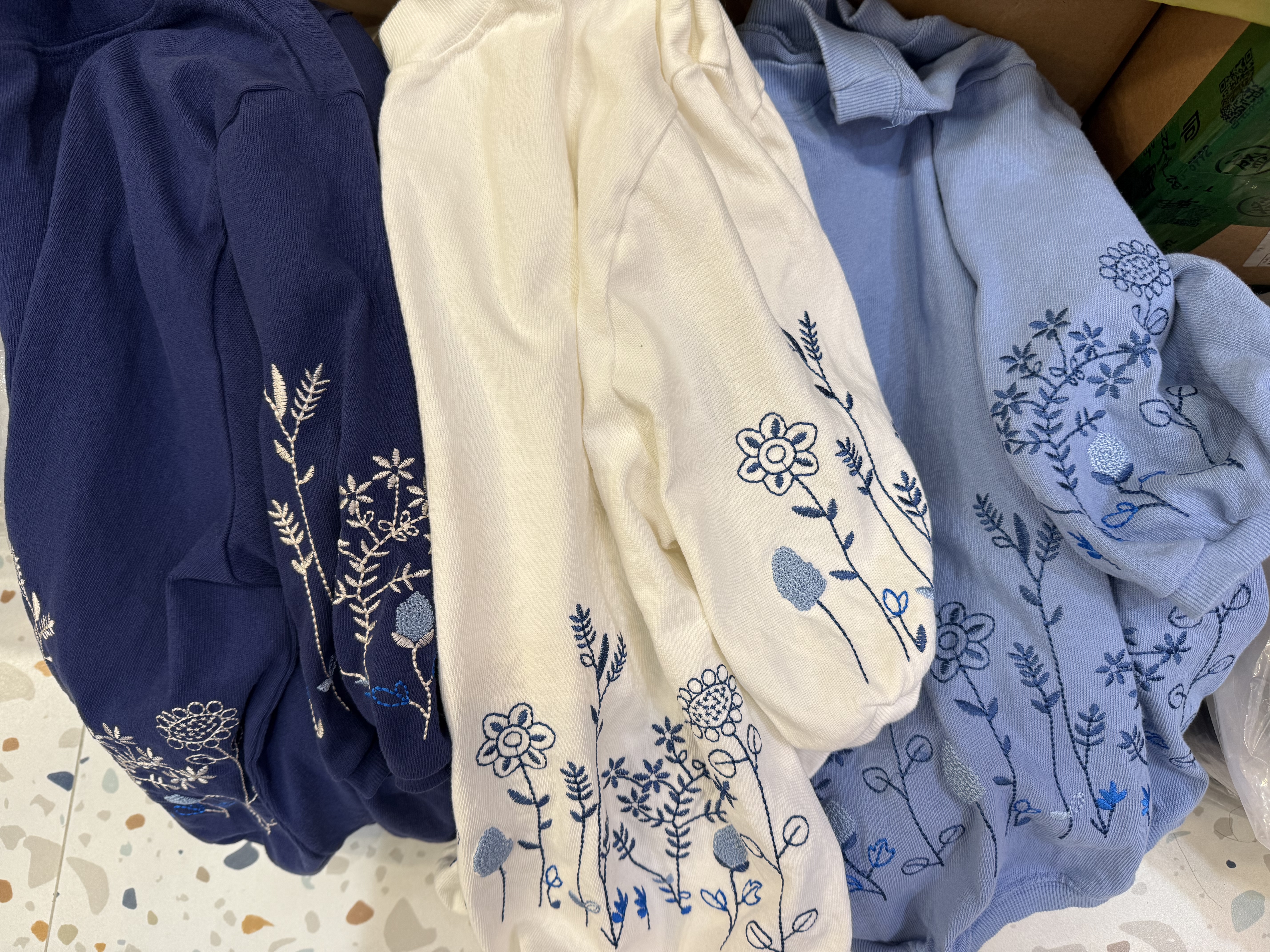 BU OS 綉線花草top