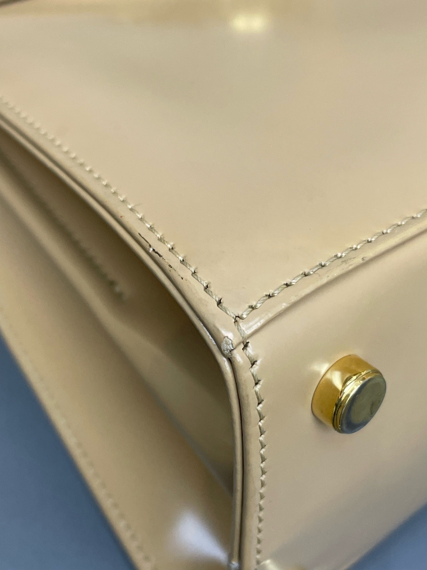 【預訂貨品】Ferragamo現代款奶茶色mini tote