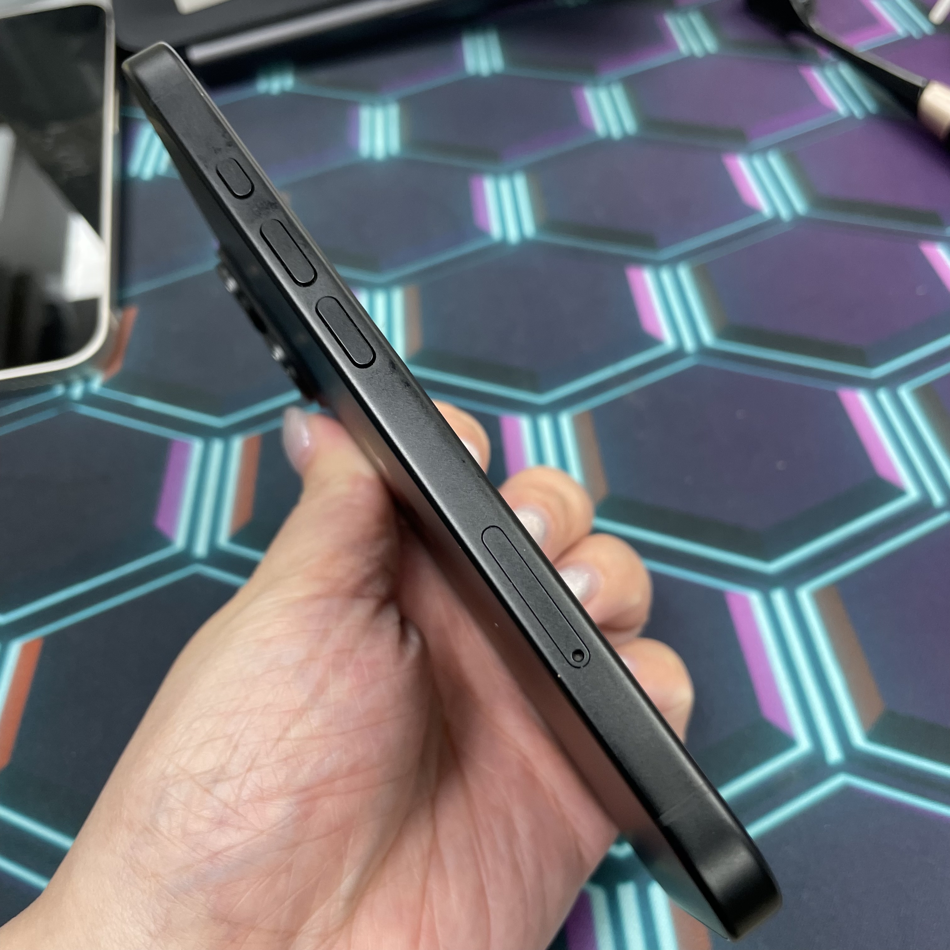 *6987 16 勁靚機 256GB 電88 黑色 black