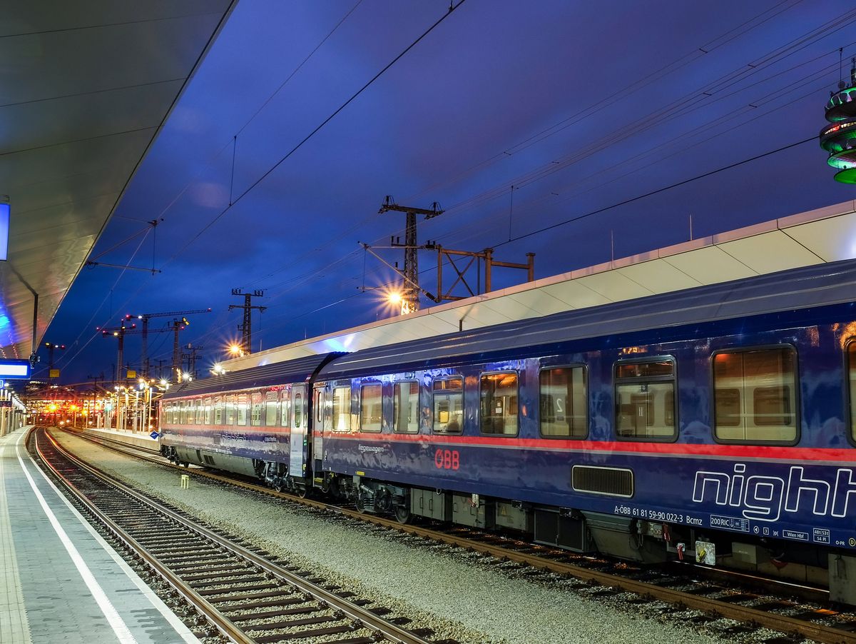 LS models N-scale ÖBB Nightjet Ep.VI Personenwagen Euro Pride (2-Car Set)