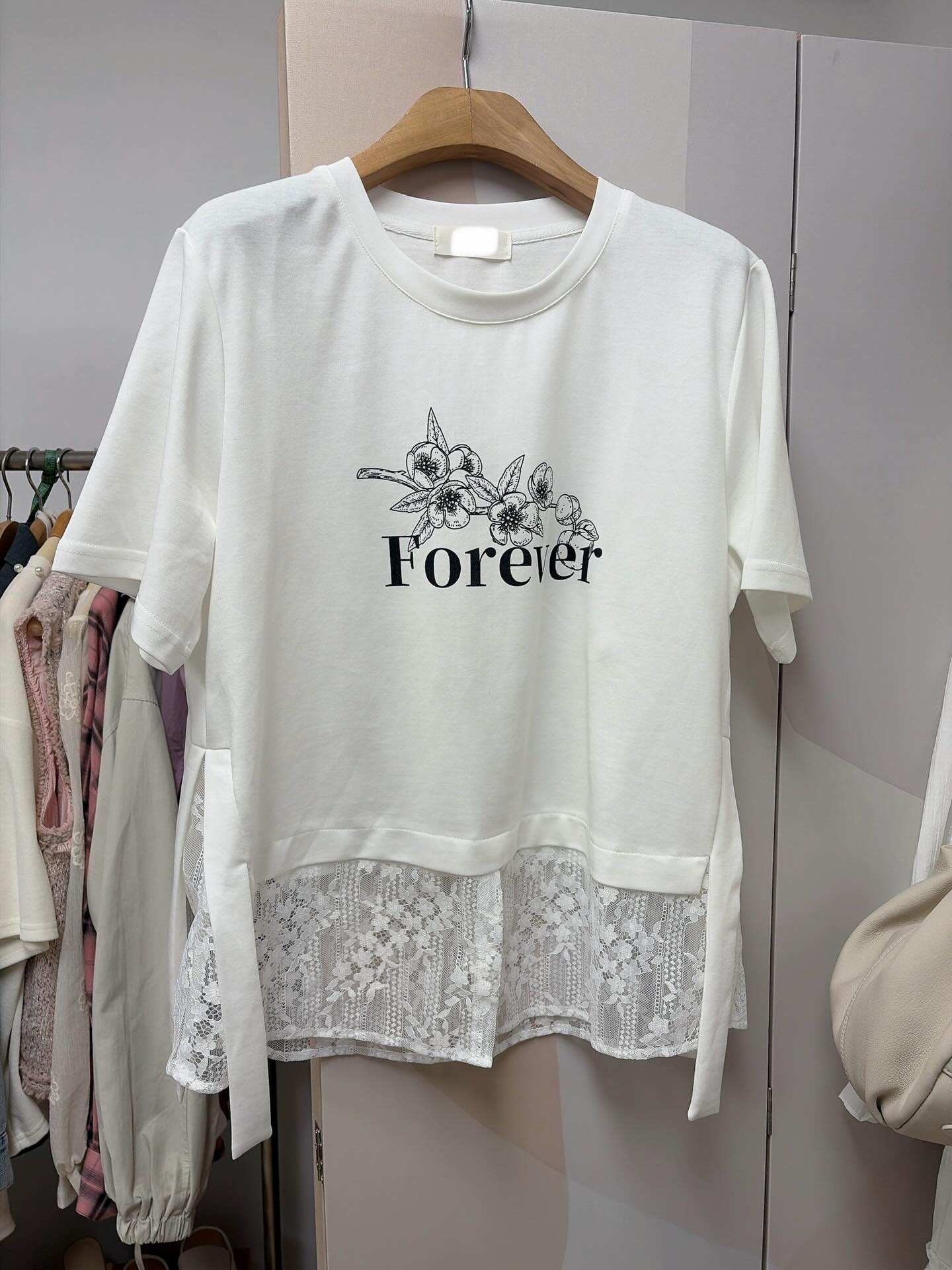 白色滑tee  Lace 下擺