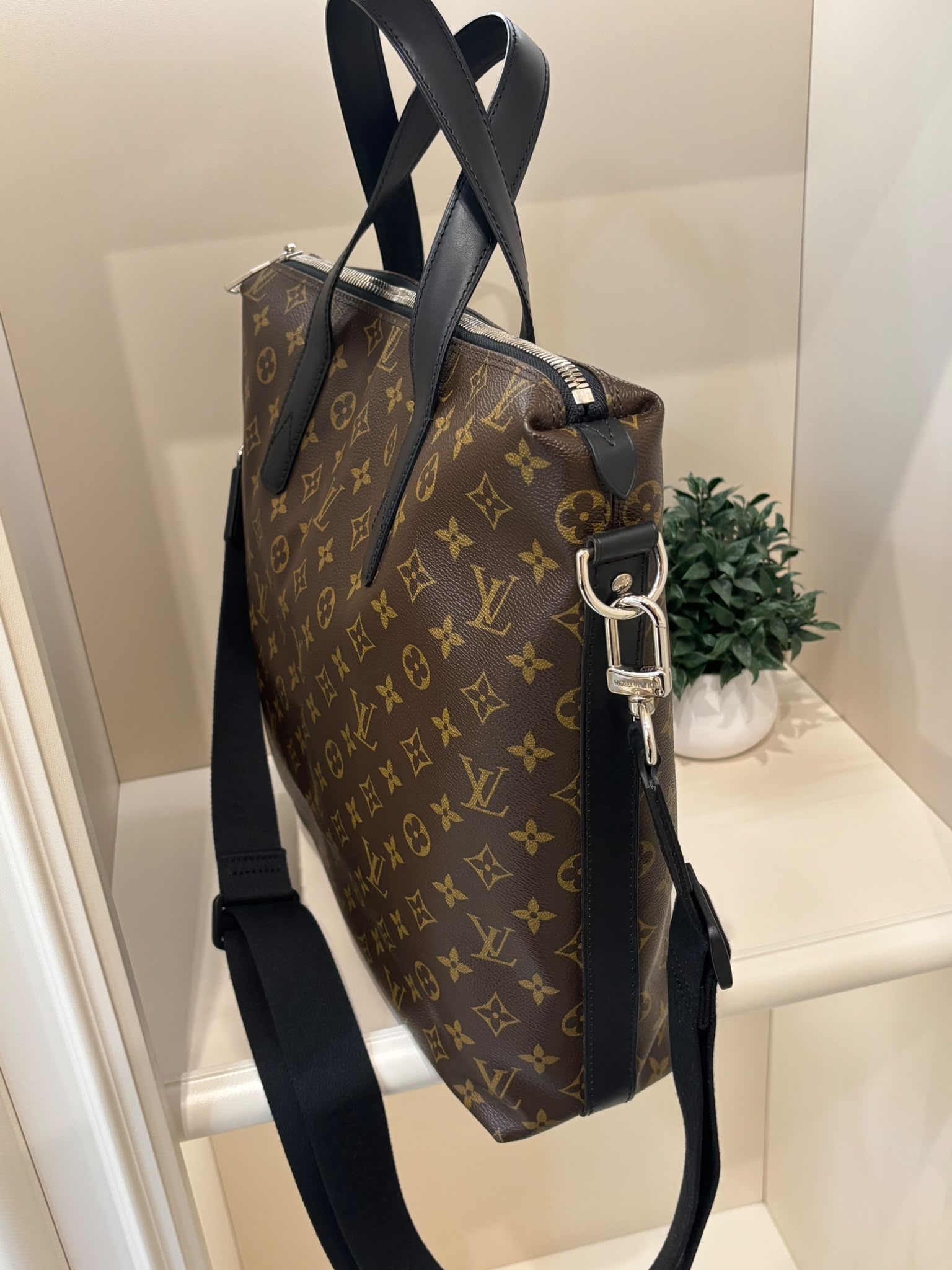 Lv Macassar Kitan 2 way bag tote M40388 100%Authentic,95%new✅dust bag 