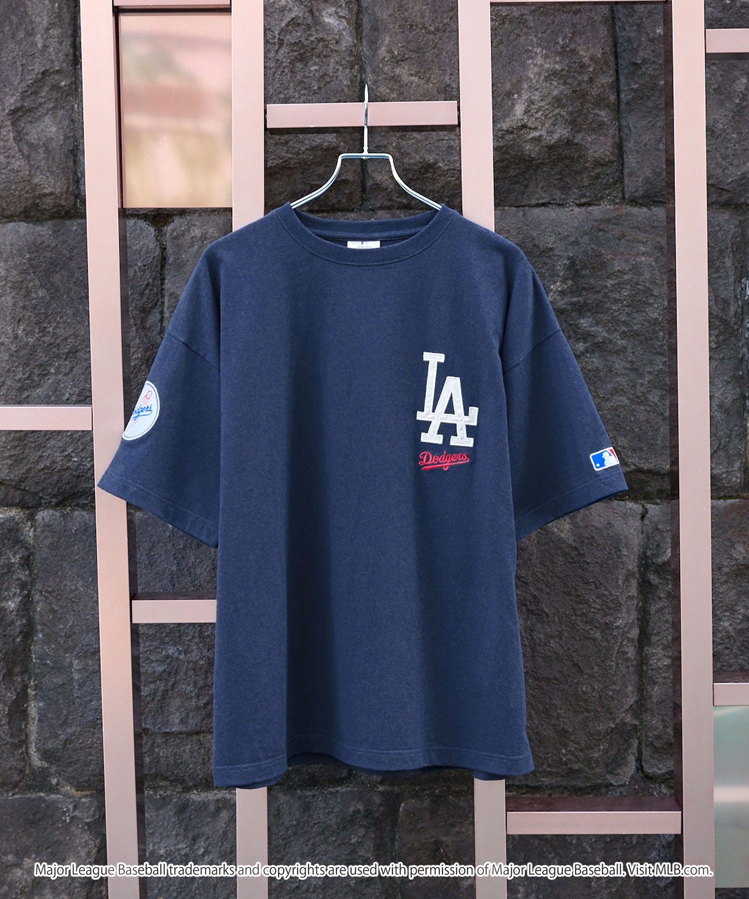 日本直送 特價優惠  MLB  MLB/美國職棒大聯盟 定製 徽章刺繡 大剪影短袖T恤（男/女可穿）