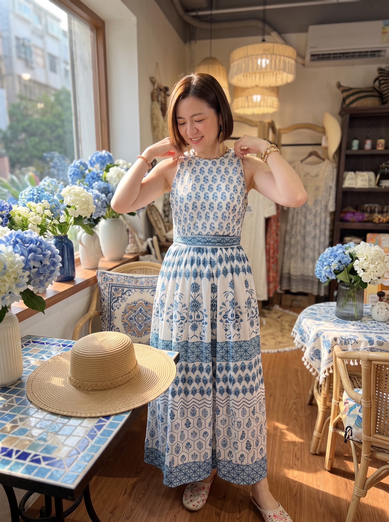 2905 White x Blue Halter Sleeveless OP